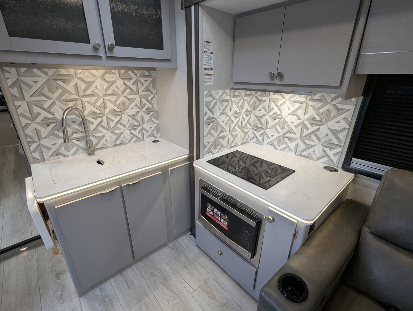 2026 Coachmen Entourage 330DS - Image 17