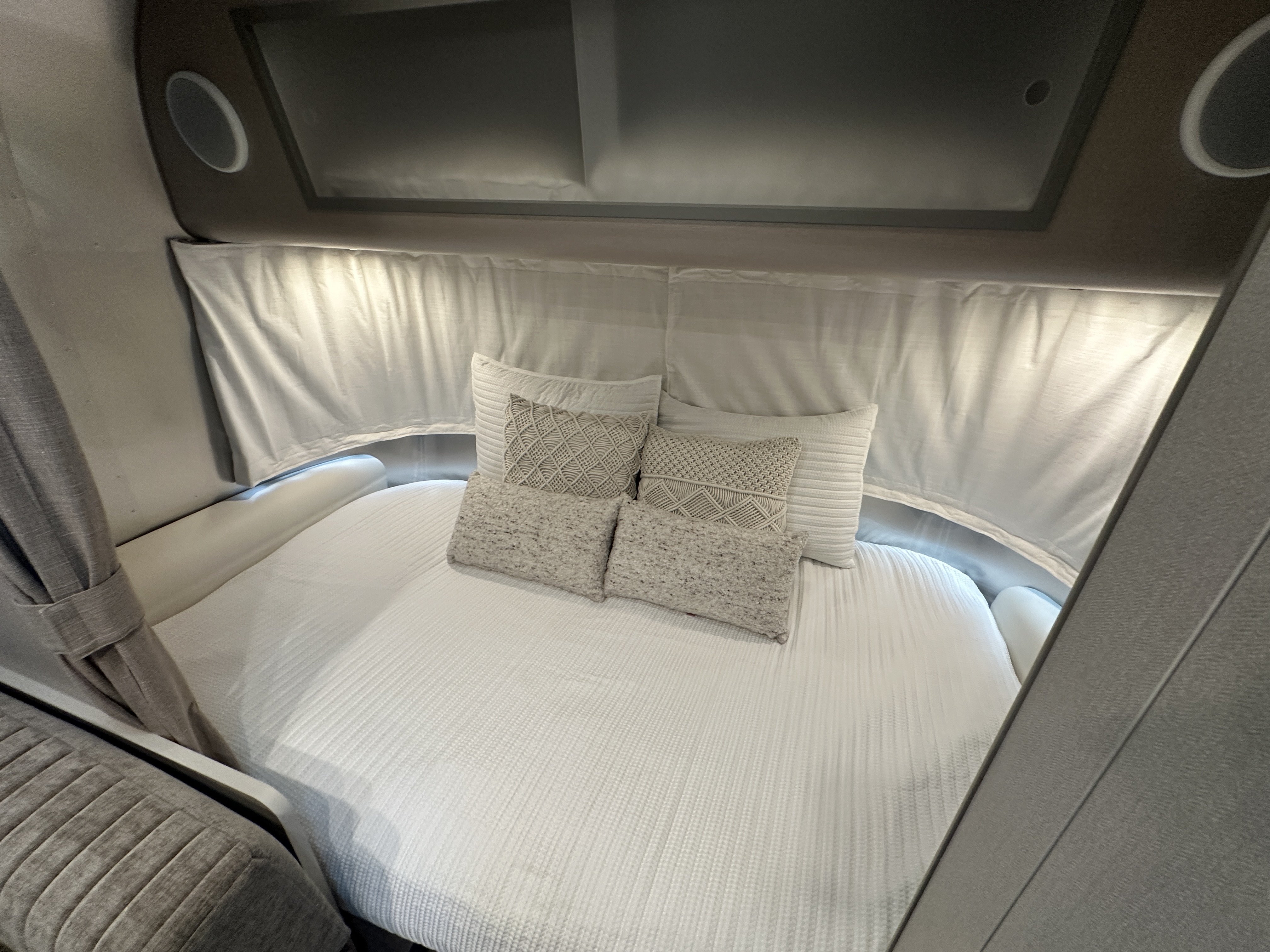 2027 Airstream Caravel 20FB - Image 11