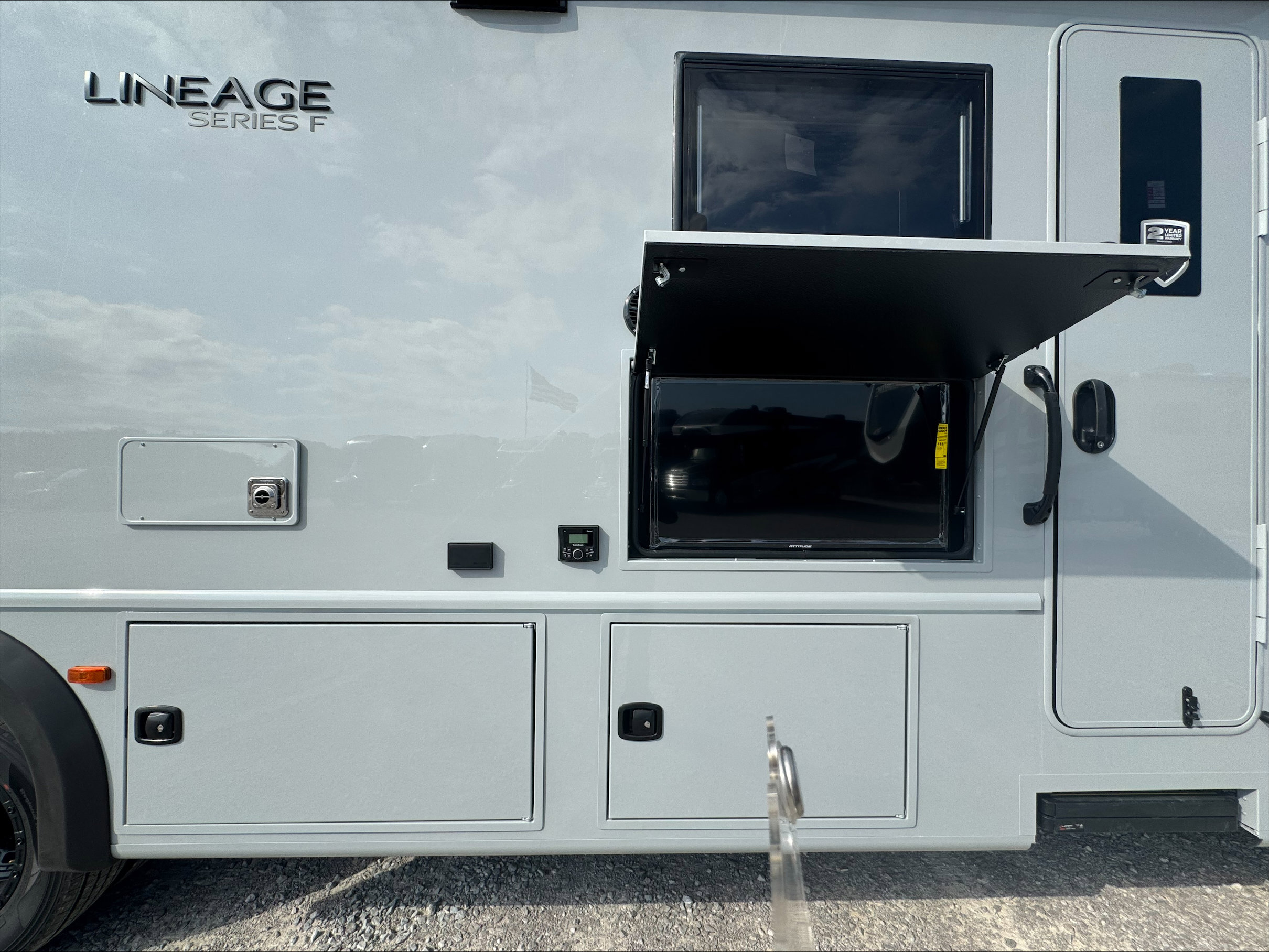 2026 GRAND DESIGN LINEAGE SERIES F 31ZW - Image 7