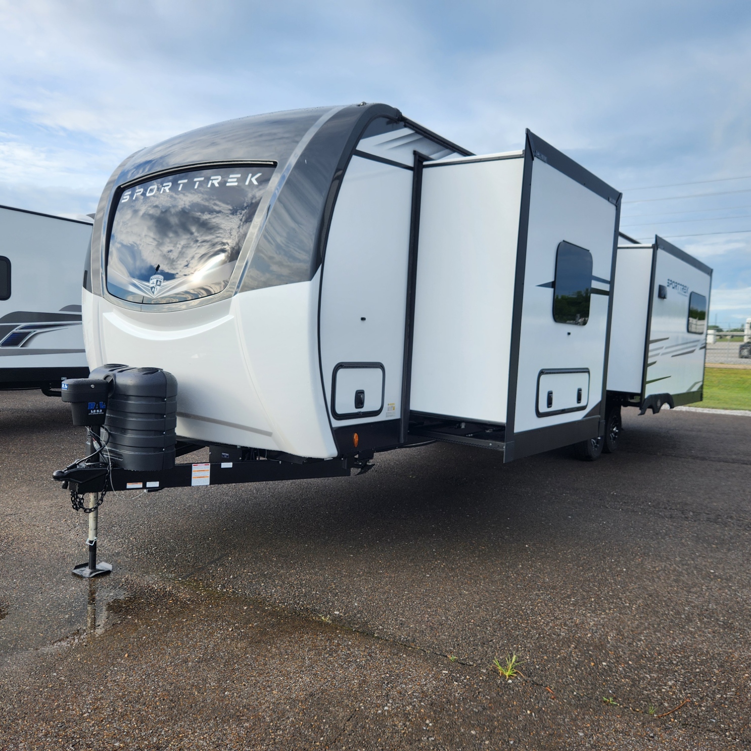 2026 VENTURE RV SPORTTREK 343VIK - Image 2