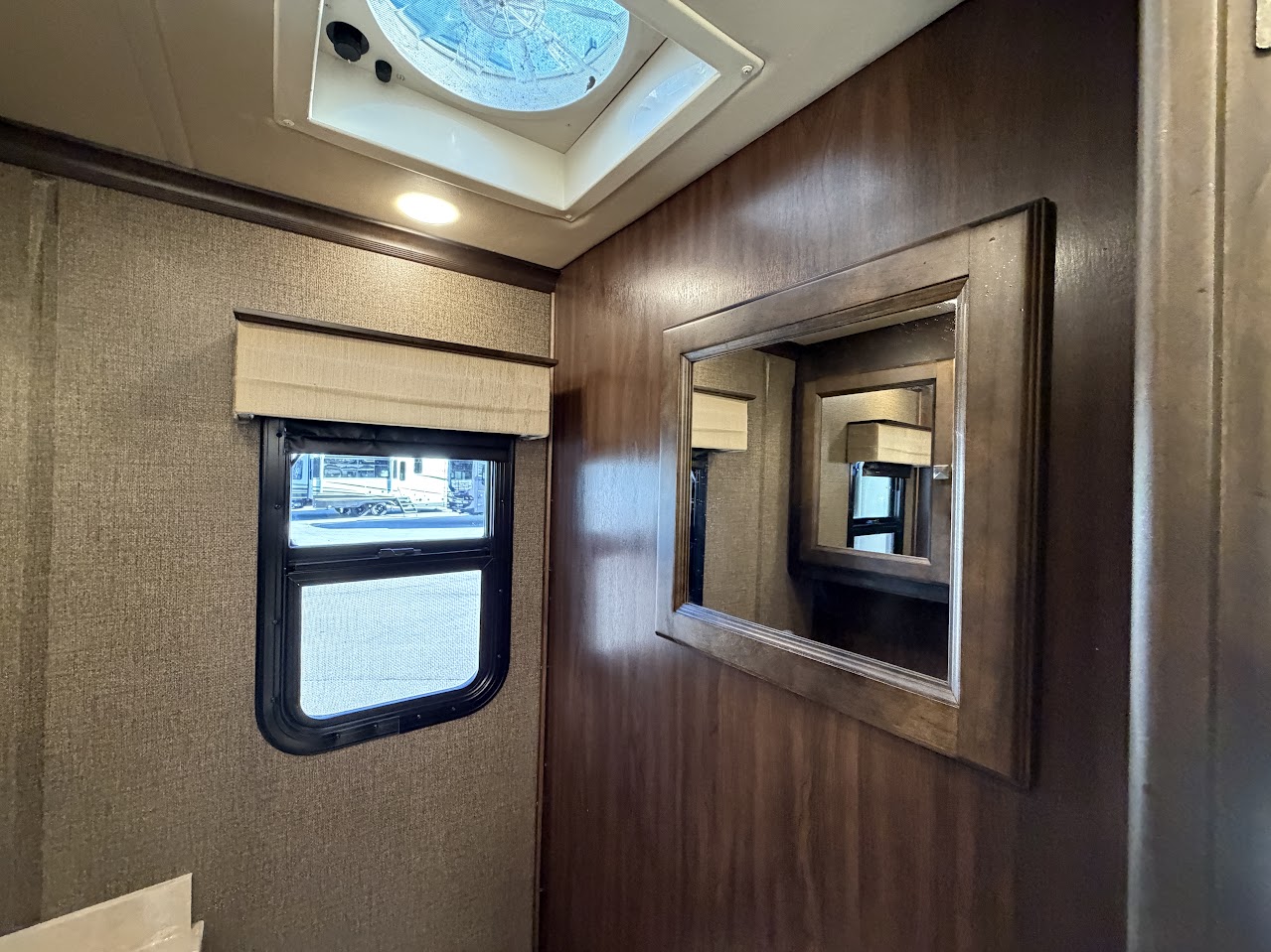 2017 TIFFIN ALLEGRO BREEZE 32BR - Image 27