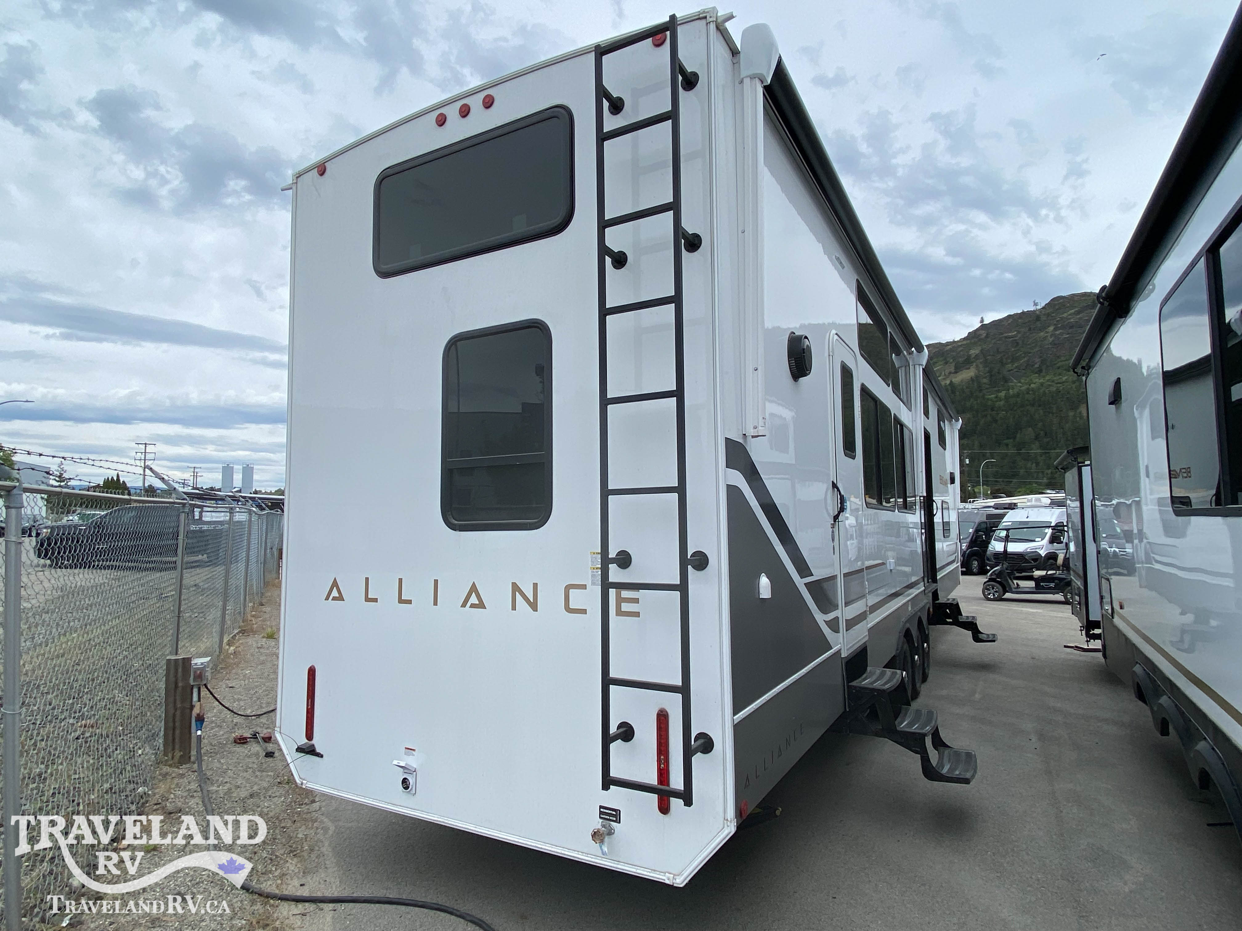 2026 Alliance RV Benchmark 44LFT - Image 4