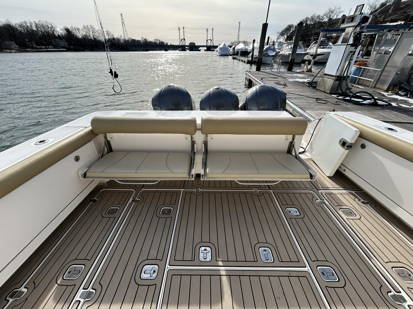 2018 Pursuit OS 385 Offshore - Image 4