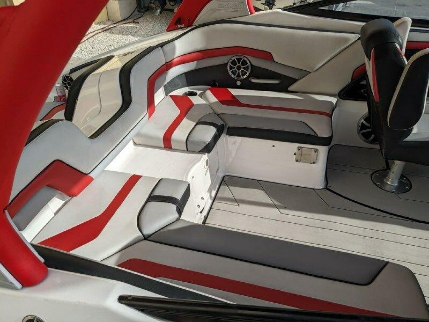 2020 Yamaha Boats 242X Base - Image 6