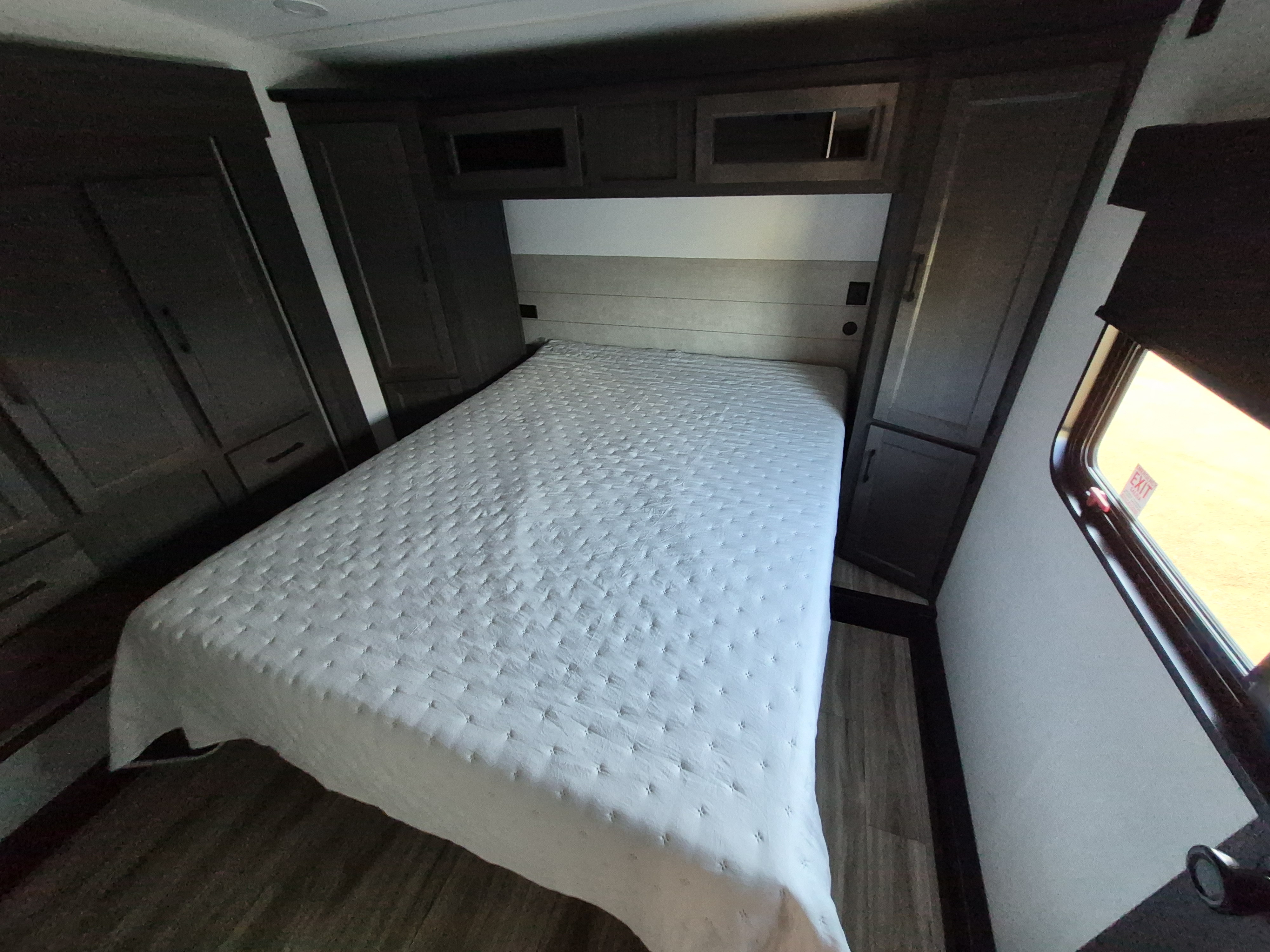 2027 VENTURE RV SPORTTREK 303VIK - Image 20