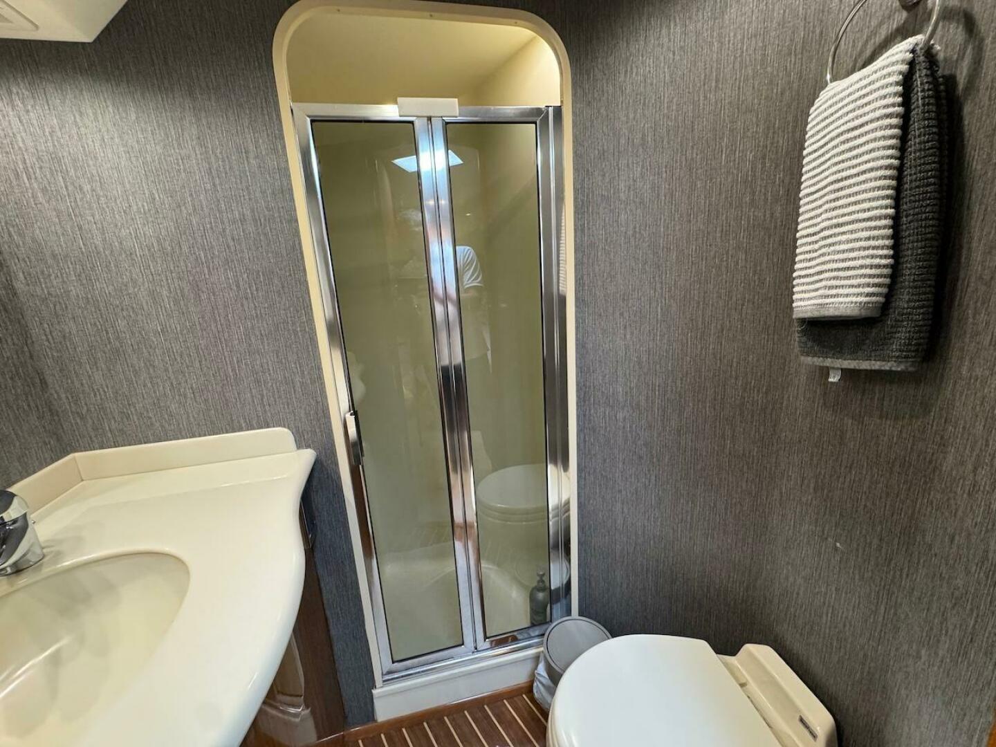 2007 VIKING 52 Convertible Base - Image 19
