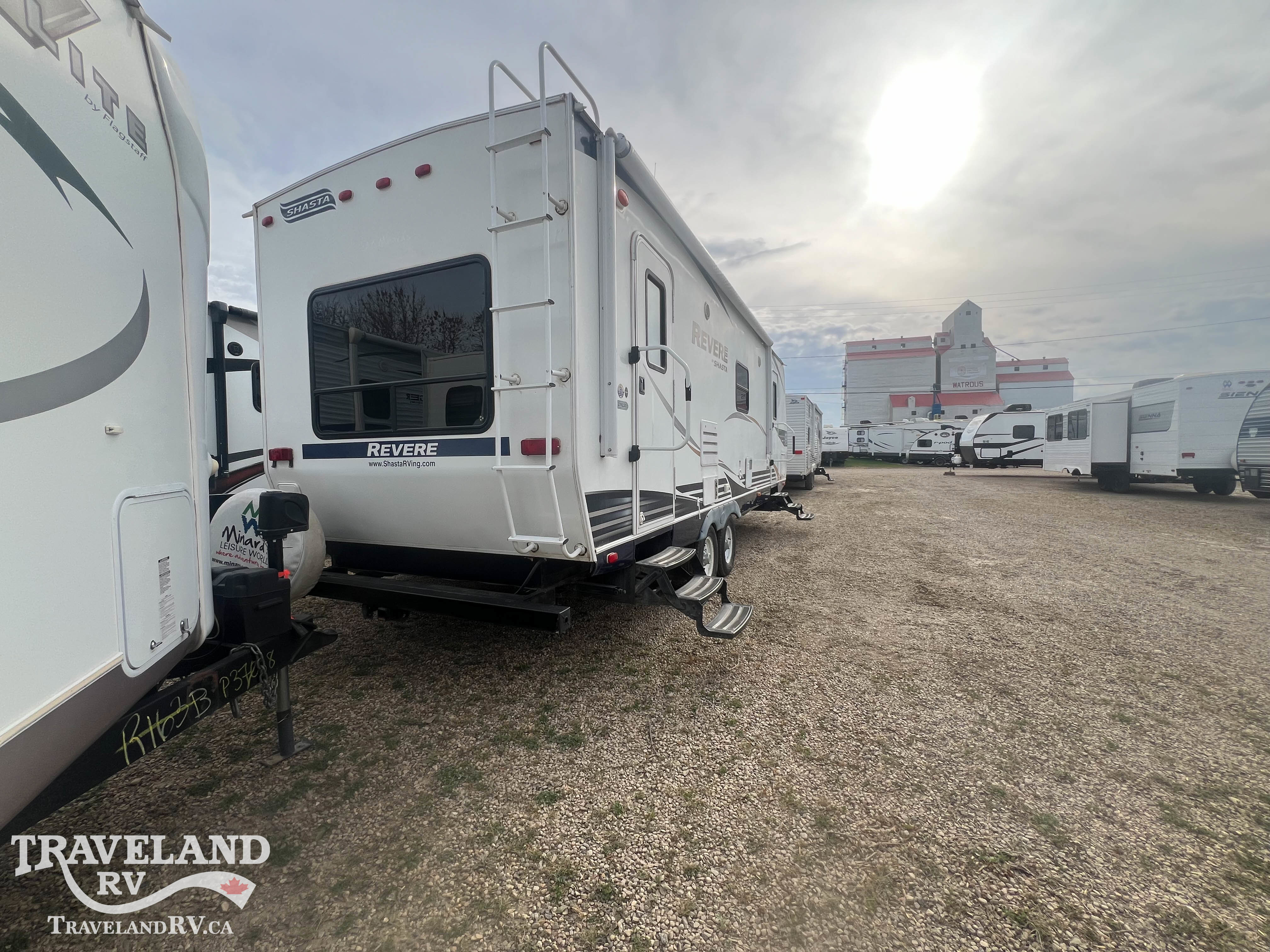2013 COACHMEN SHASTA REVERE 27RLSS - Image 7