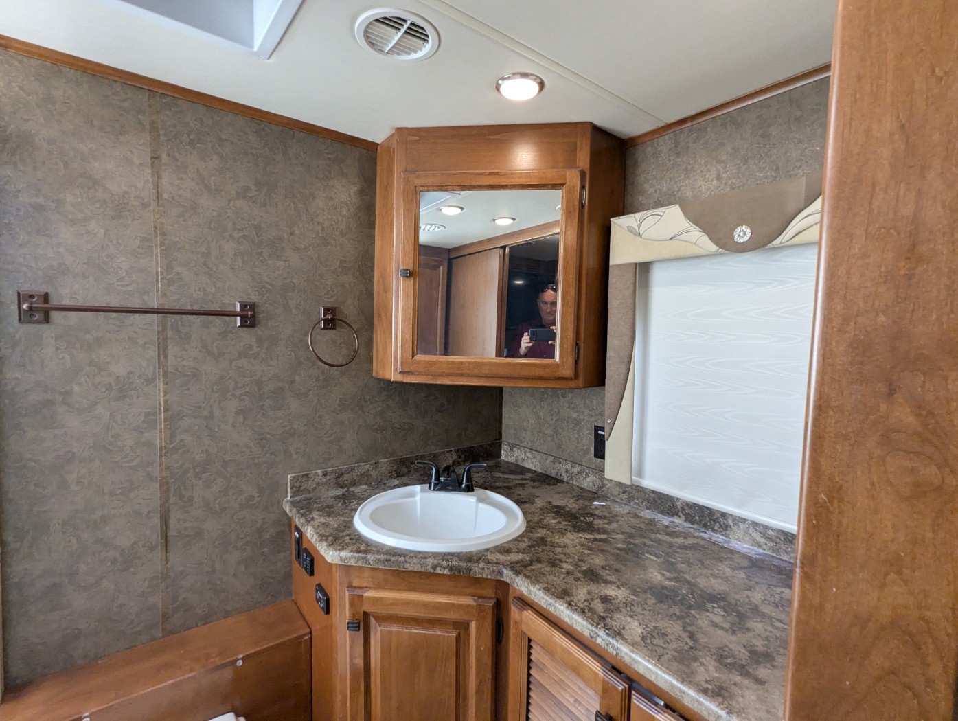 2014 Tiffin Allegro 36 LA - Image 33