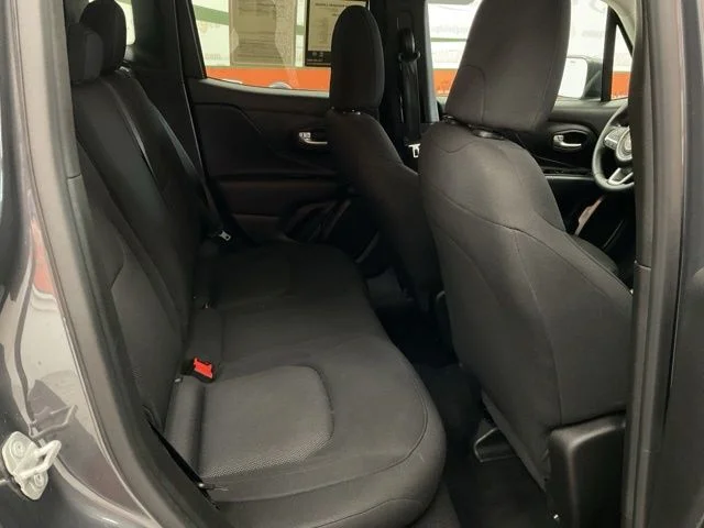 2023 Jeep Renegade Utility 4D Latitude 4WD - Image 24