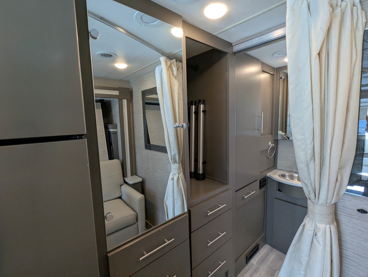 2023 Thor Motor Coach Axis 24.4 - Image 22