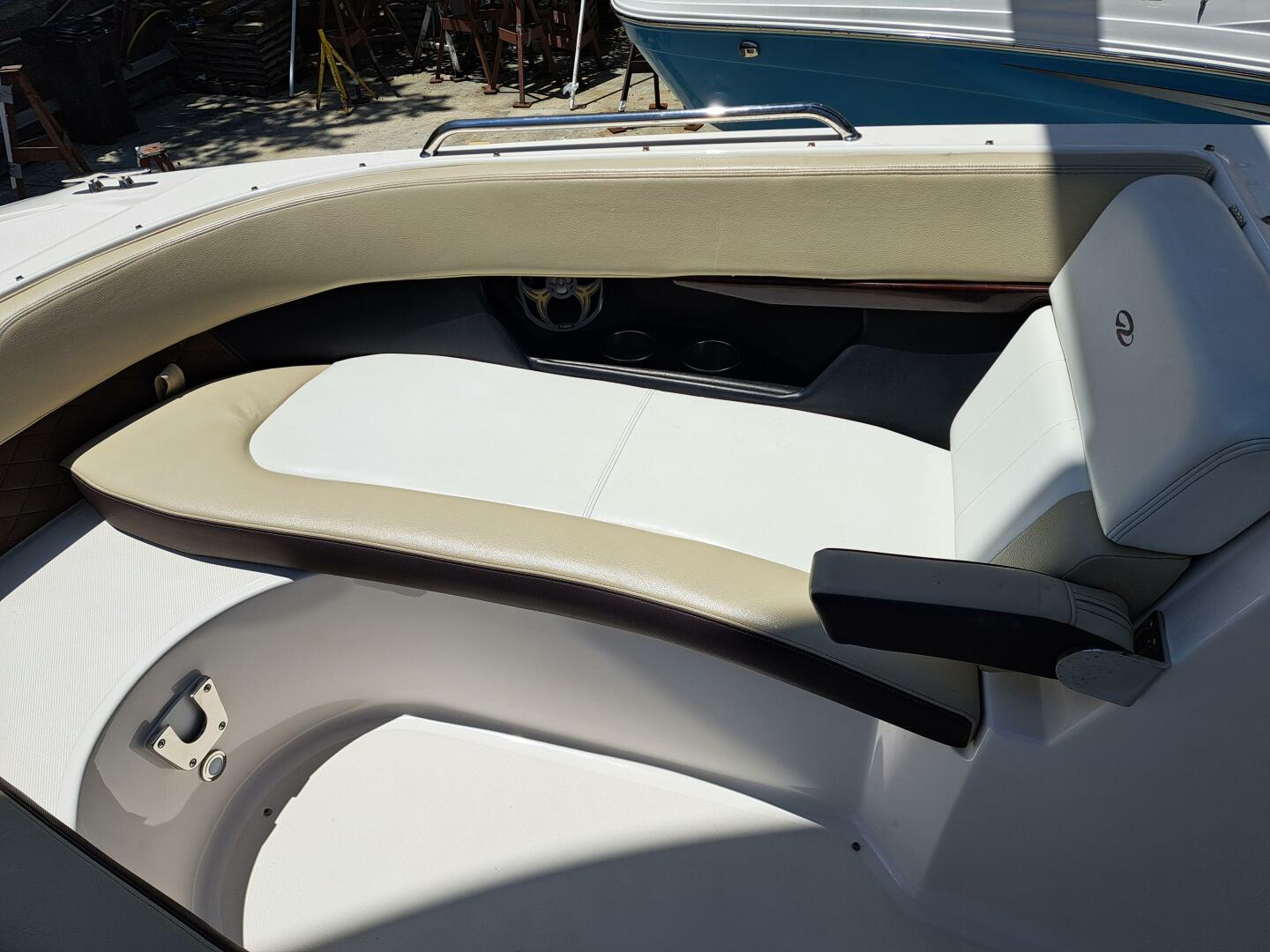 2014 Regal 2700 Bowrider - Image 17