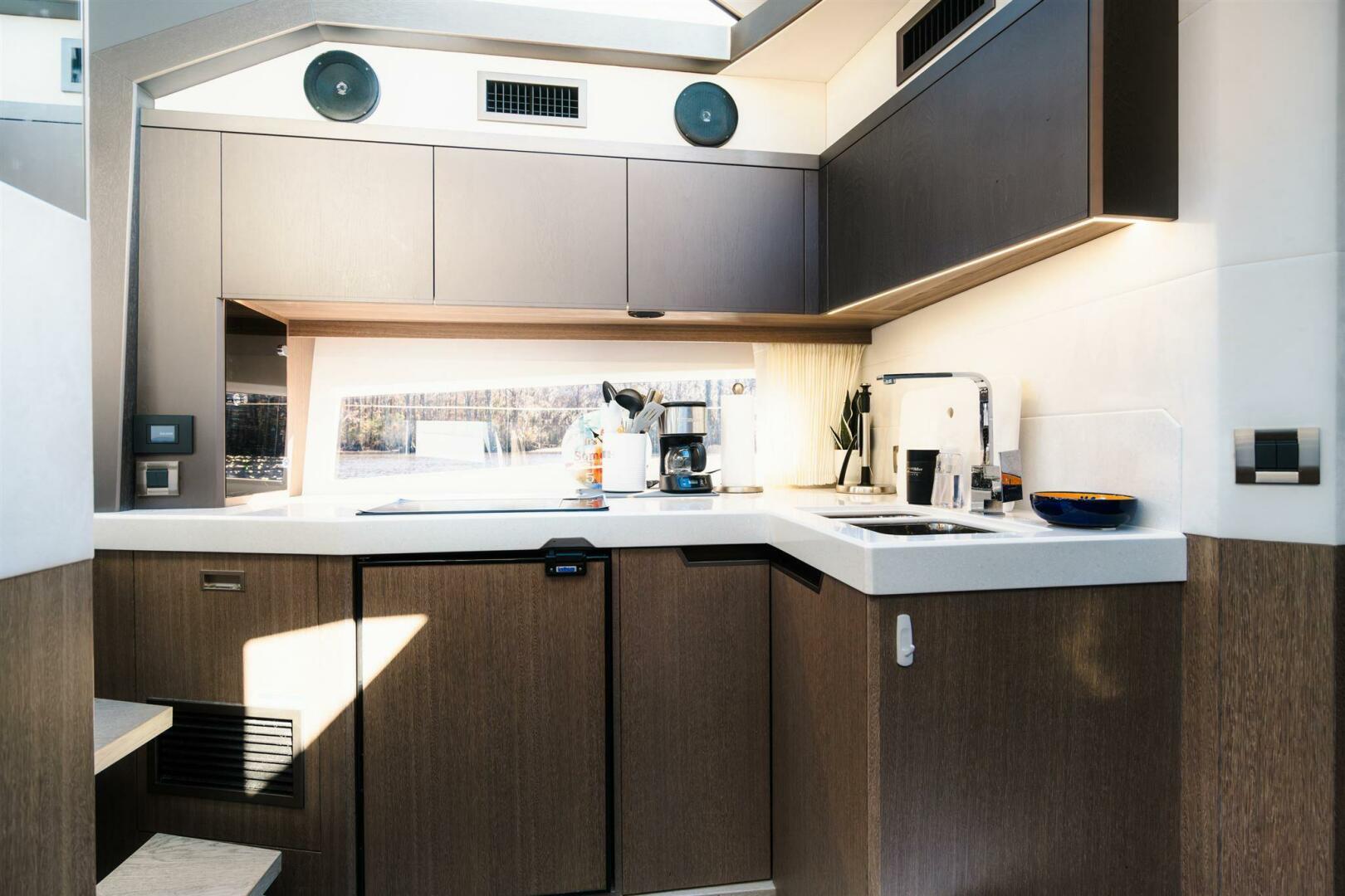 2023 Galeon 425 HTS - Image 19