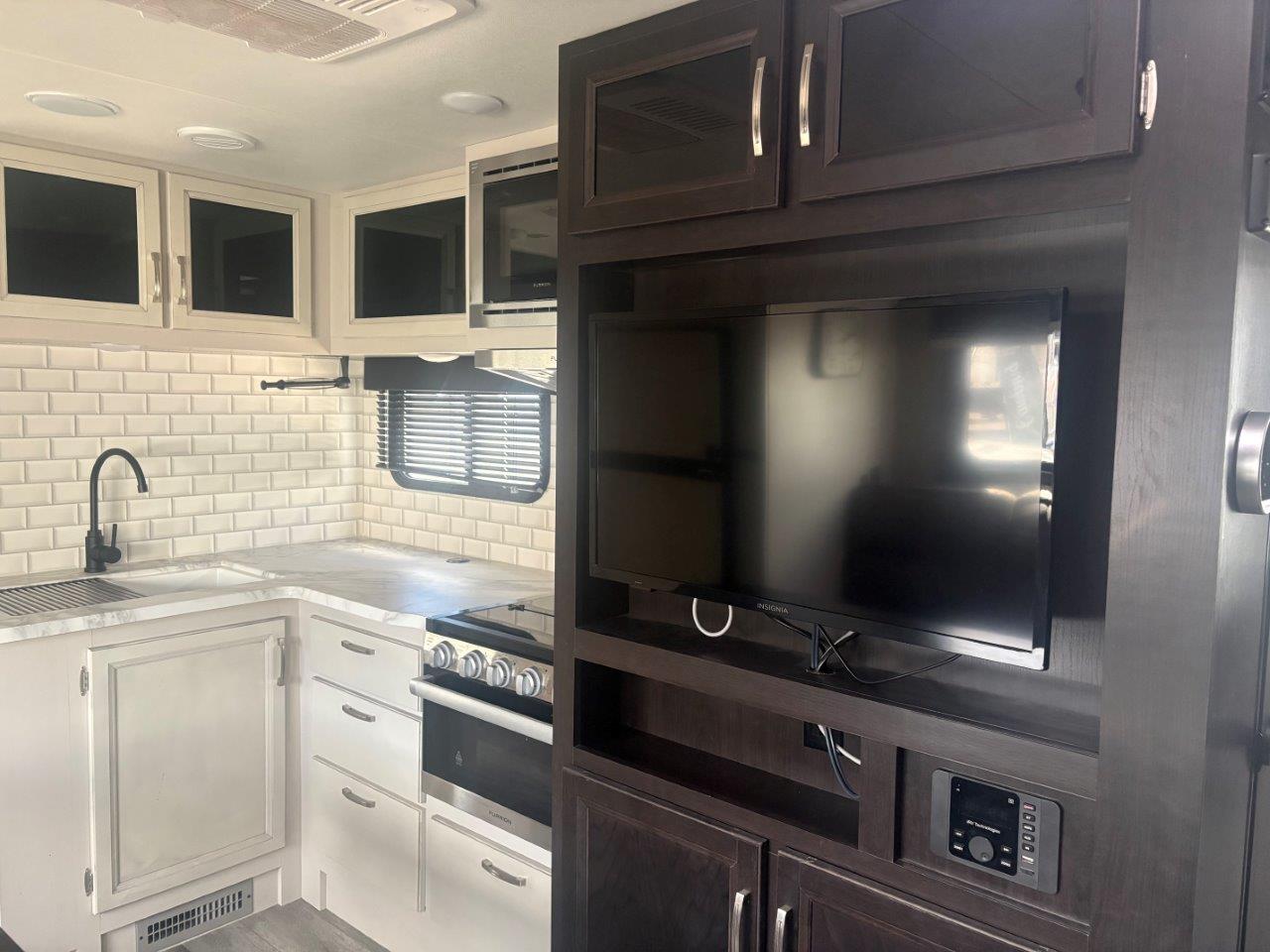 2023 Jayco Jay Feather 24BH - Image 10