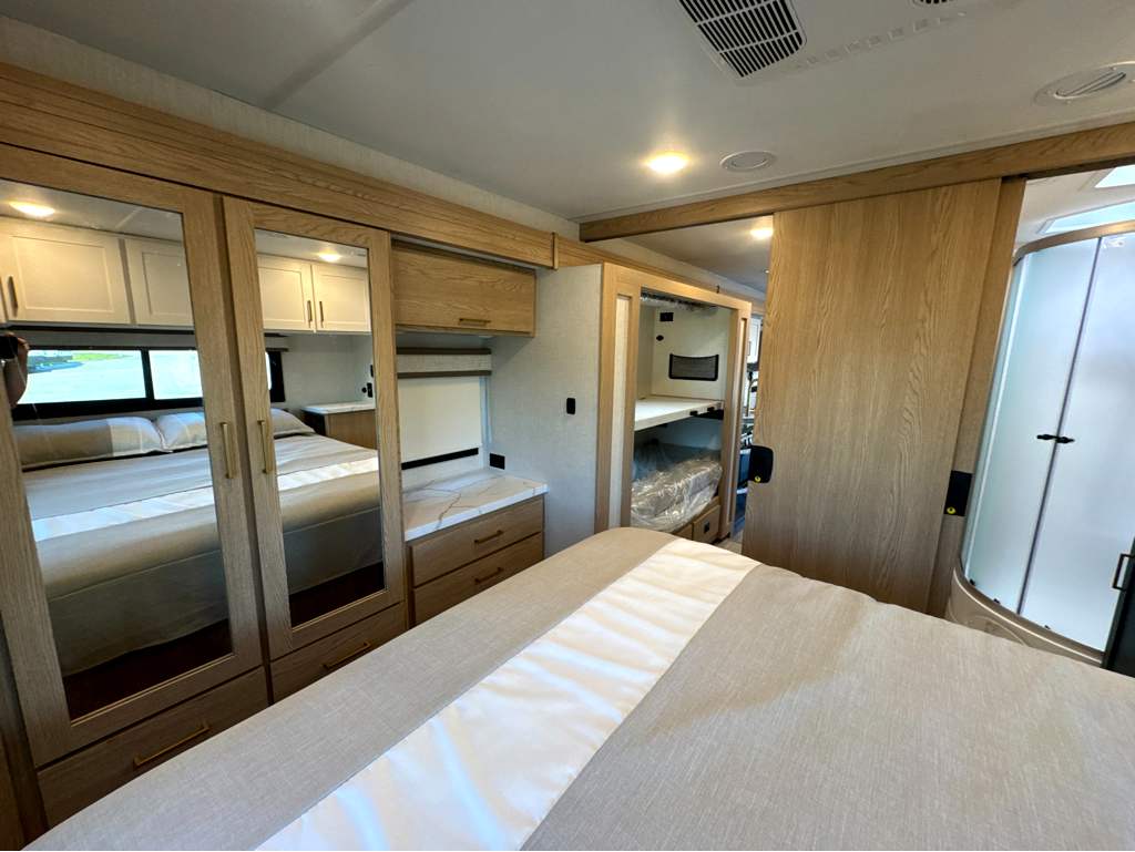 2027 THOR MOTOR COACH MAGNITUDE GA31 - Image 20
