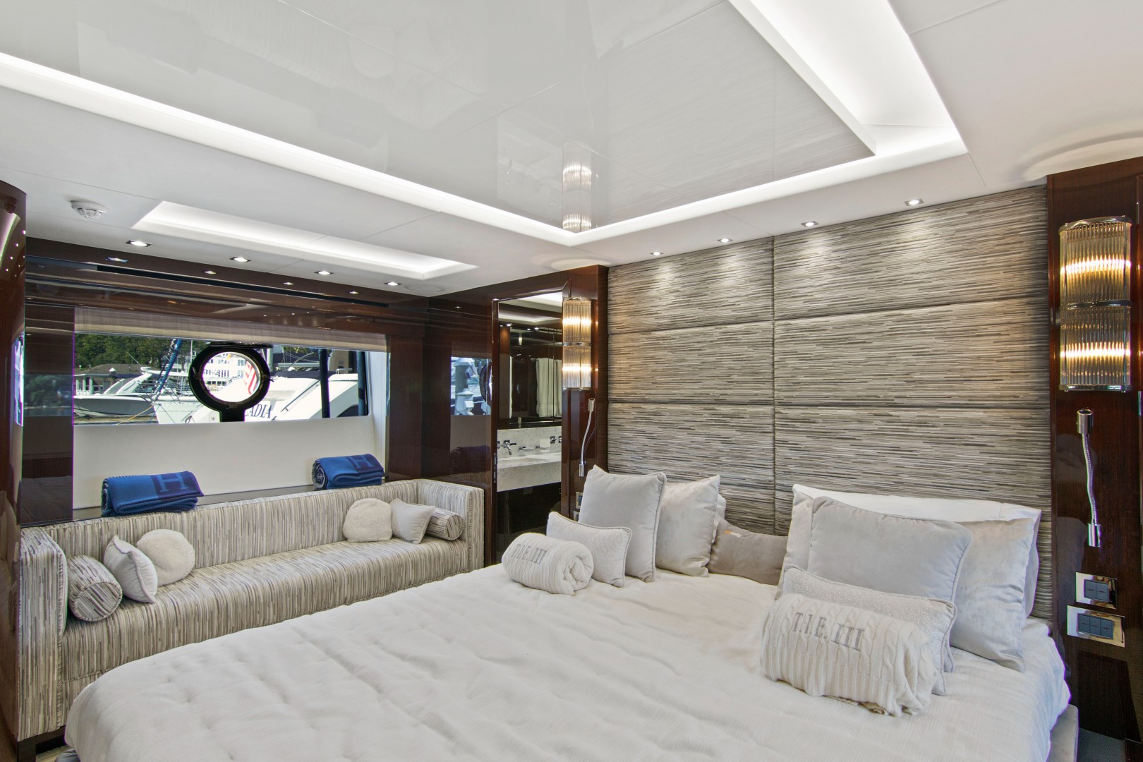 2019 Sunseeker 86 Yacht - Image 37