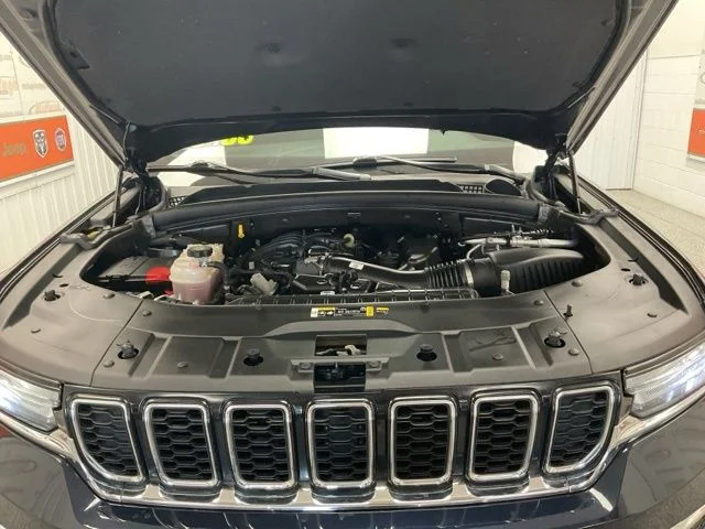 2024 Jeep Grand-Cherokee-L Laredo Altitude 4x4 - Image 10