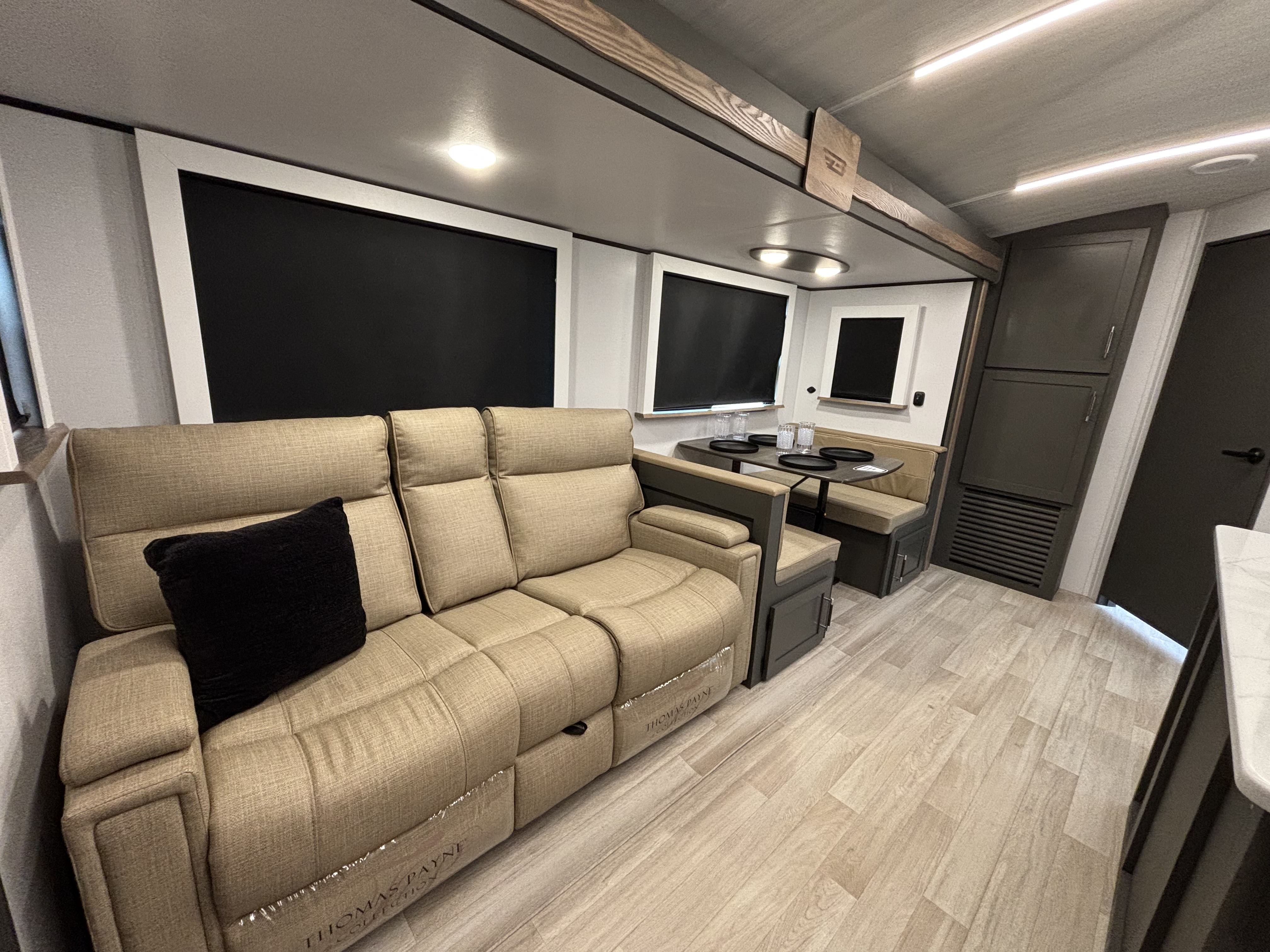 2026 Keystone Bullet Premium 330BKQ - Image 16