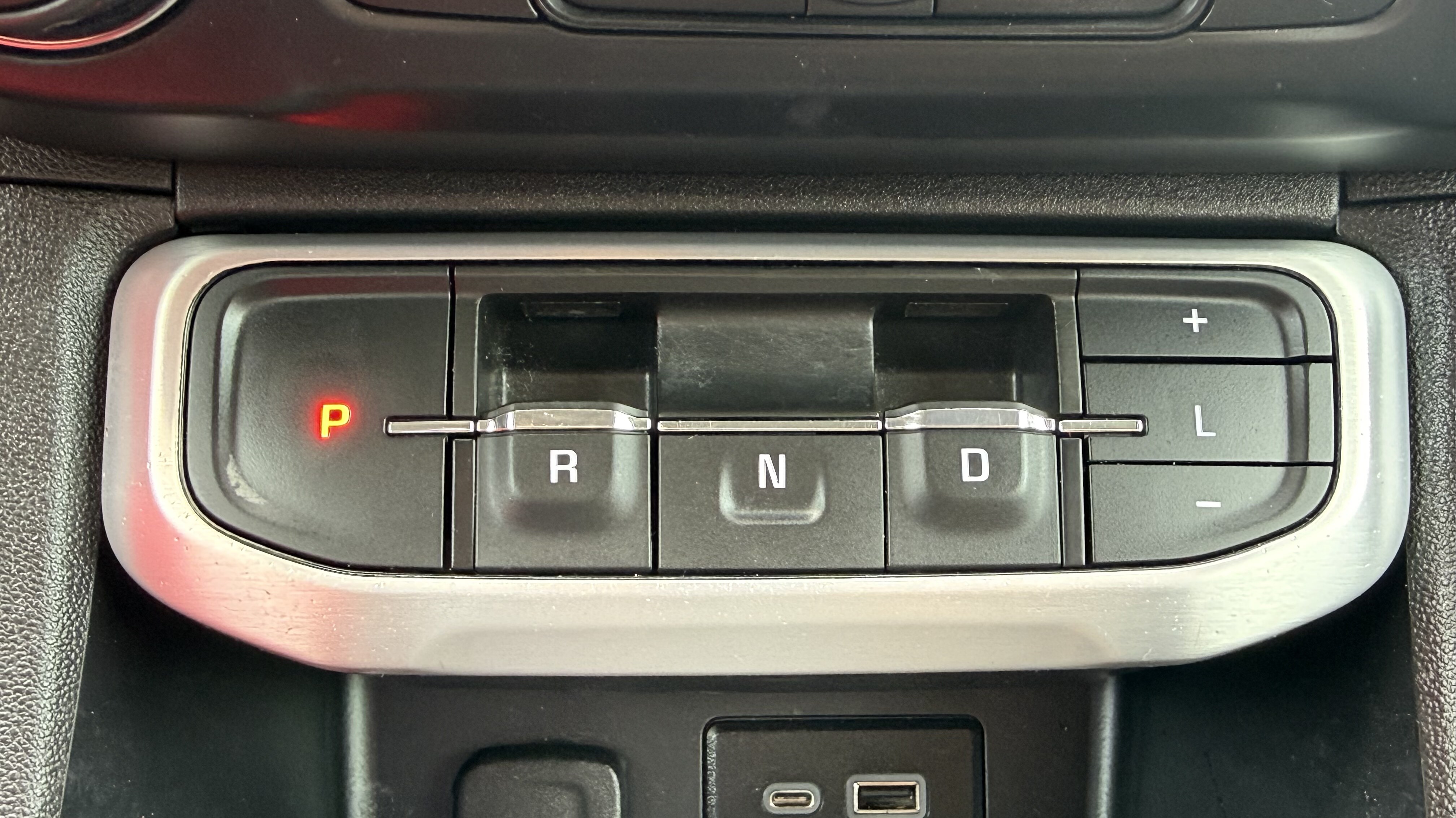 2020 GMC ACADIA-V6 Wagon 4D Denali 2WD - Image 18