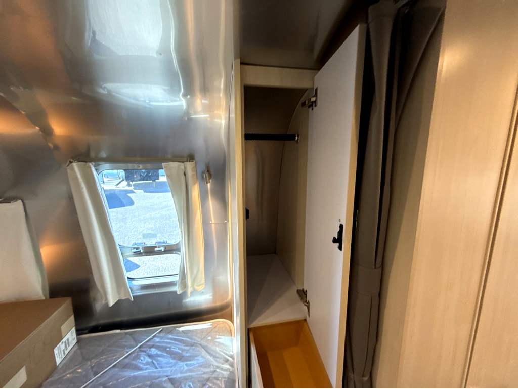 2026 AIRSTREAM FLYING CLOUD 25FBQ - Image 24