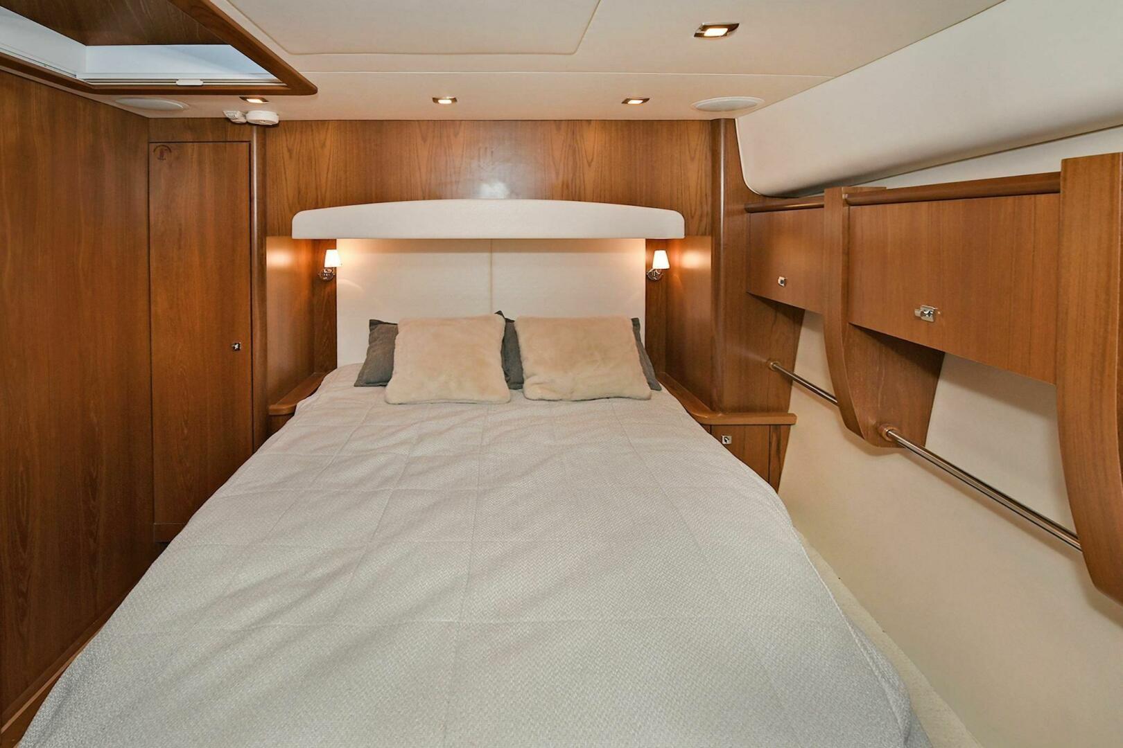 2015 Tiara Yachts 48 Convertible - Image 41