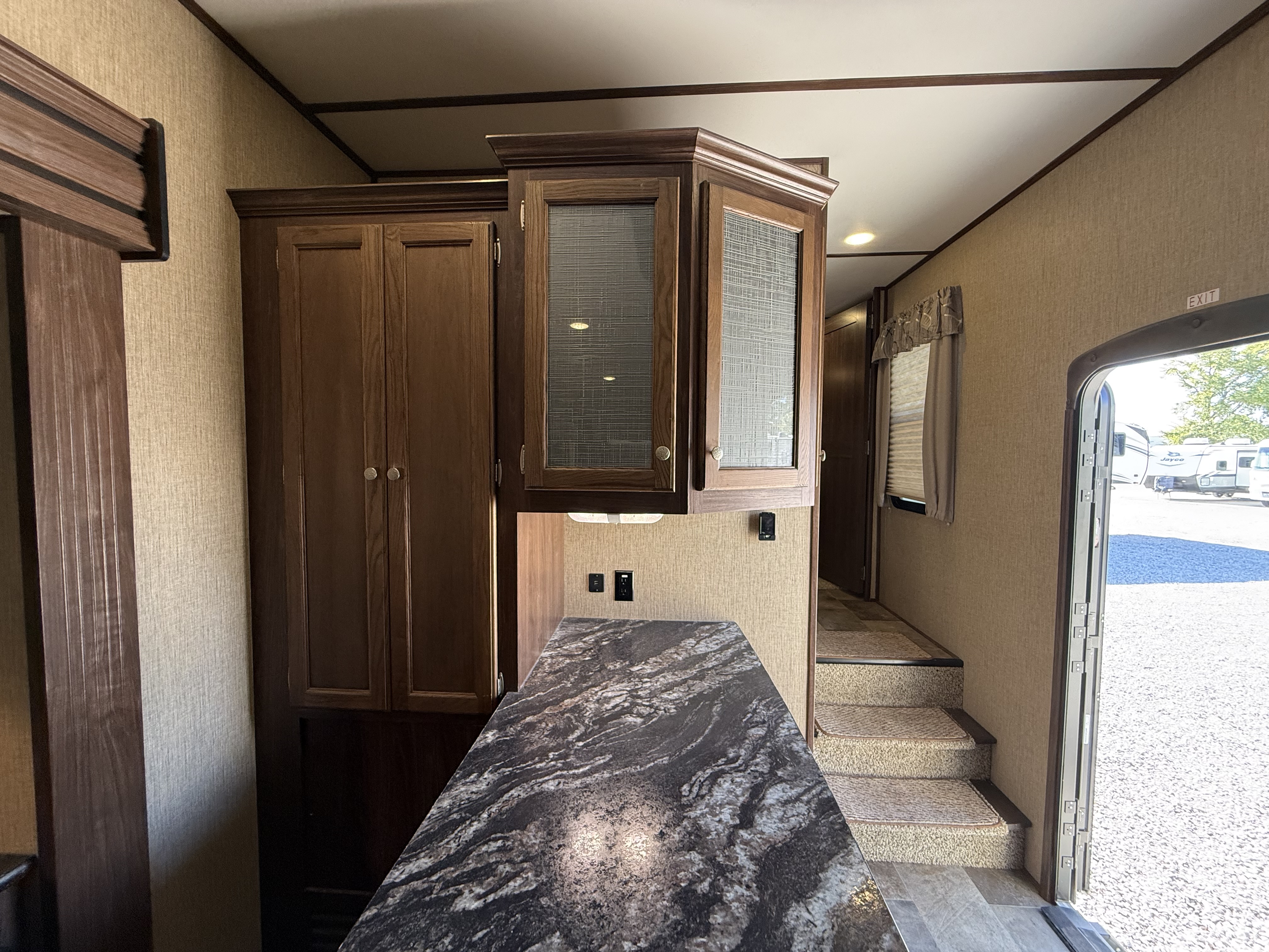 2017 Keystone Sprinter Wide Body 298FWRLS - Image 14
