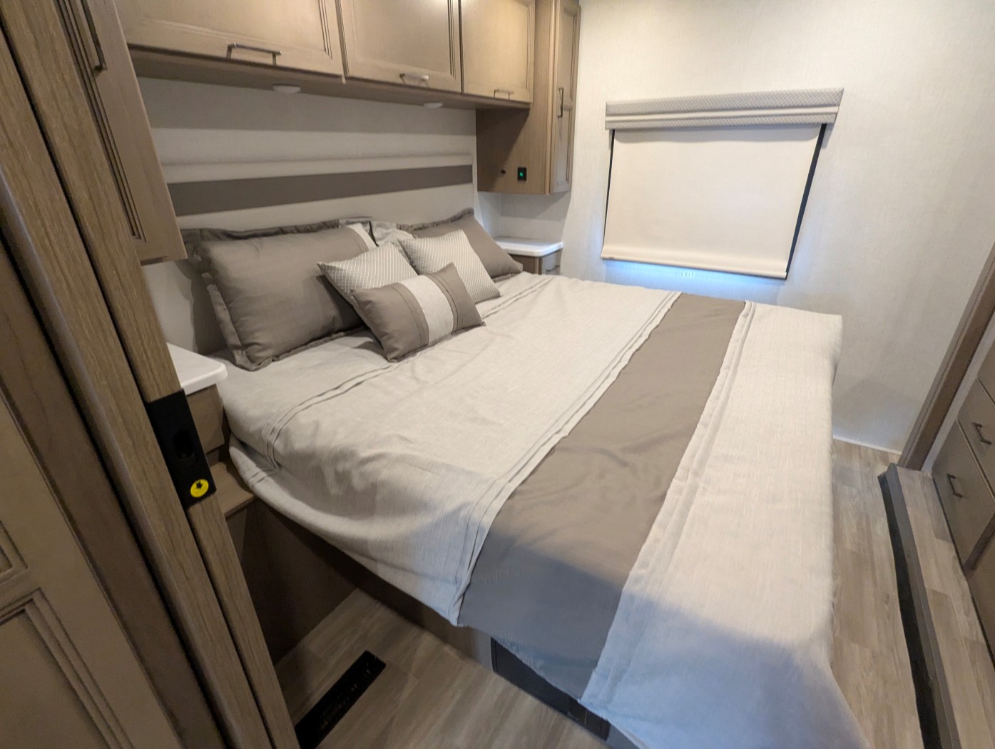 2026 Thor Motor Coach Windsport 35J - Image 25