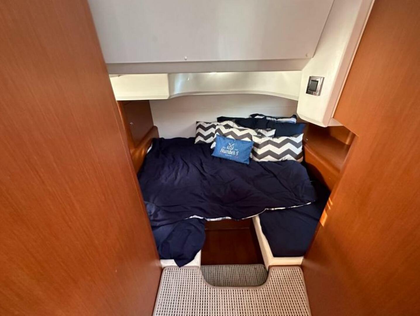2013 BENETEAU 50 GRAN TURISMO Base - Image 16