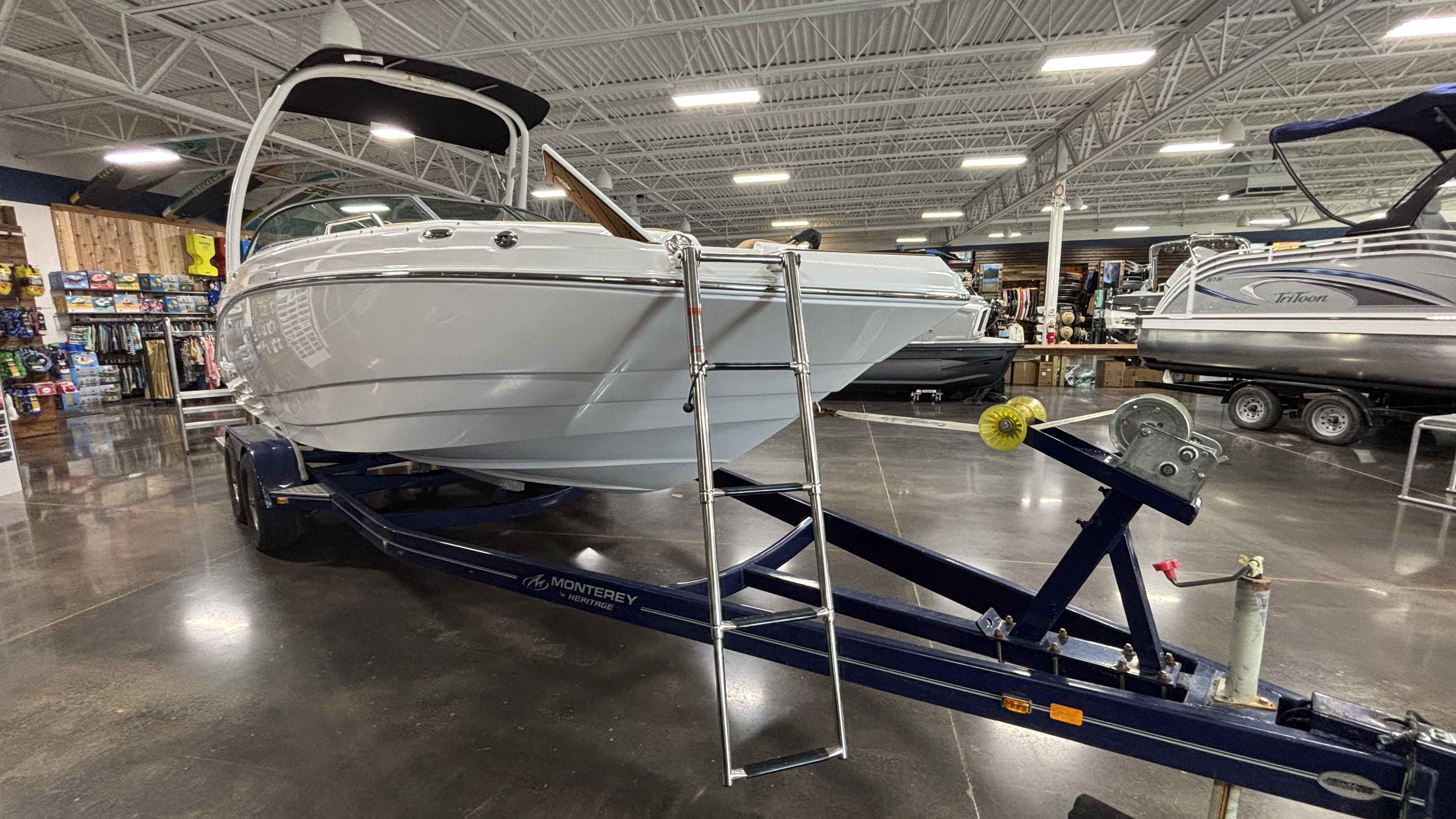 2025 Nauticstar 243DC Deck - Image 5