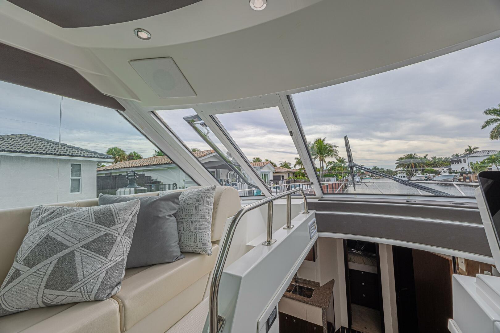 2012 Cruisers Yachts 48 Cantius - Image 22