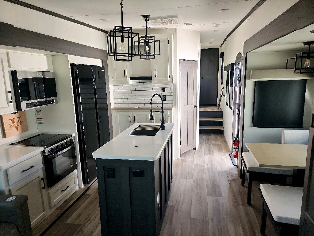 2025 VENTURE RV SPORTTREK 363VFR N/R - Image 12