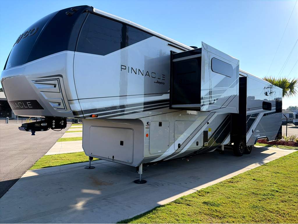 2027 JAYCO PINNACLE 39FBRL - Image 4