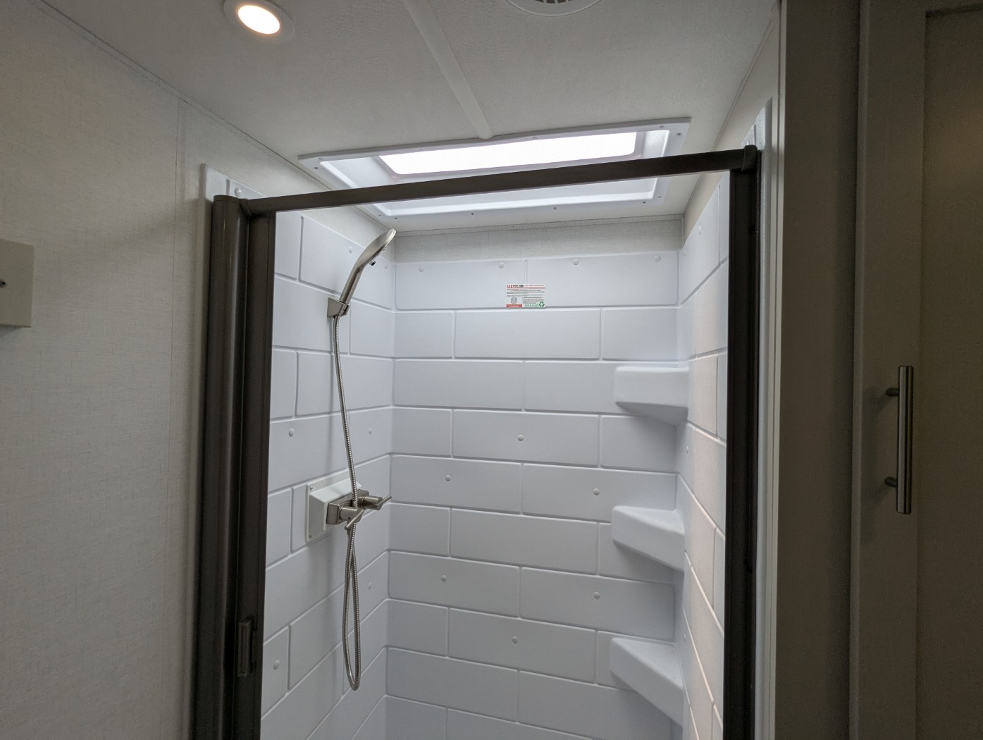 2027 Alliance RV Avenue 30BH - Image 27