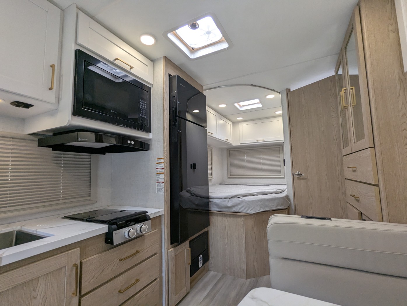 2027 Thor Motor Coach Four Winds 21Z - Image 22