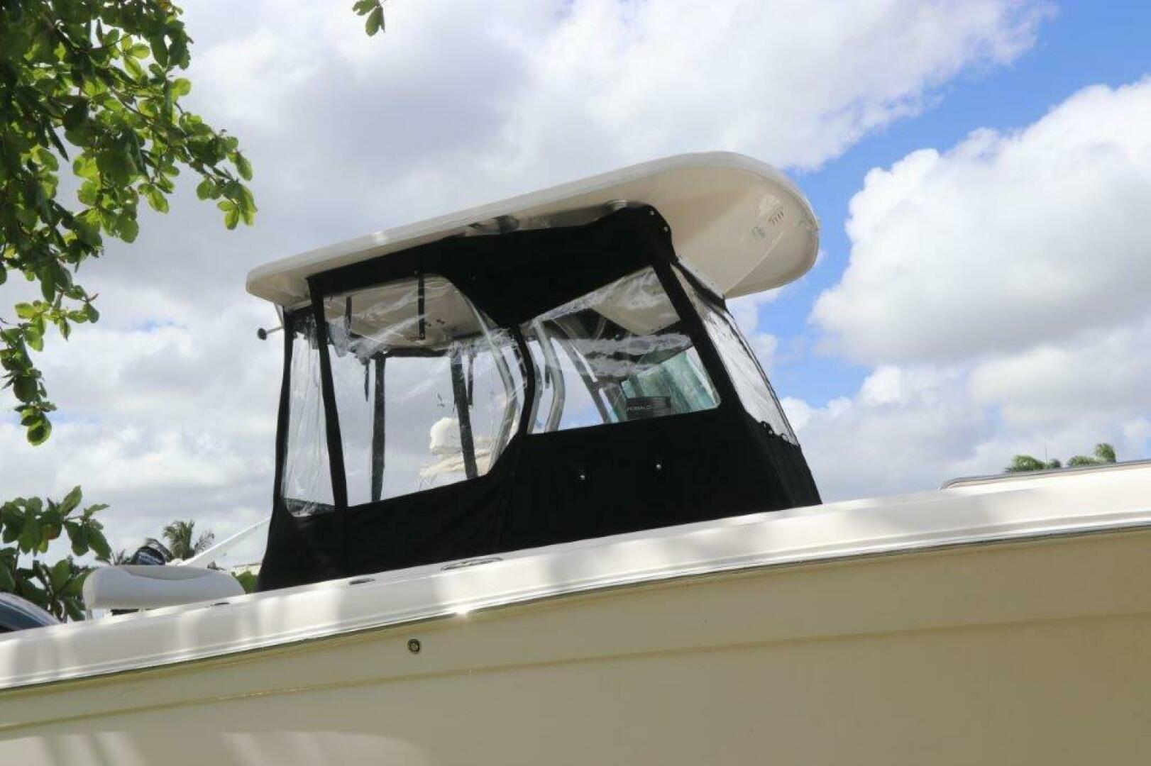 2017 Robalo R260 Center Console - Image 14