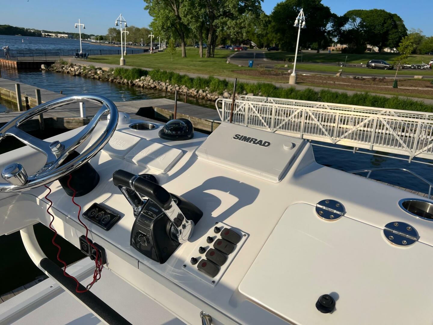 2012 Everglades 350 LX - Image 19