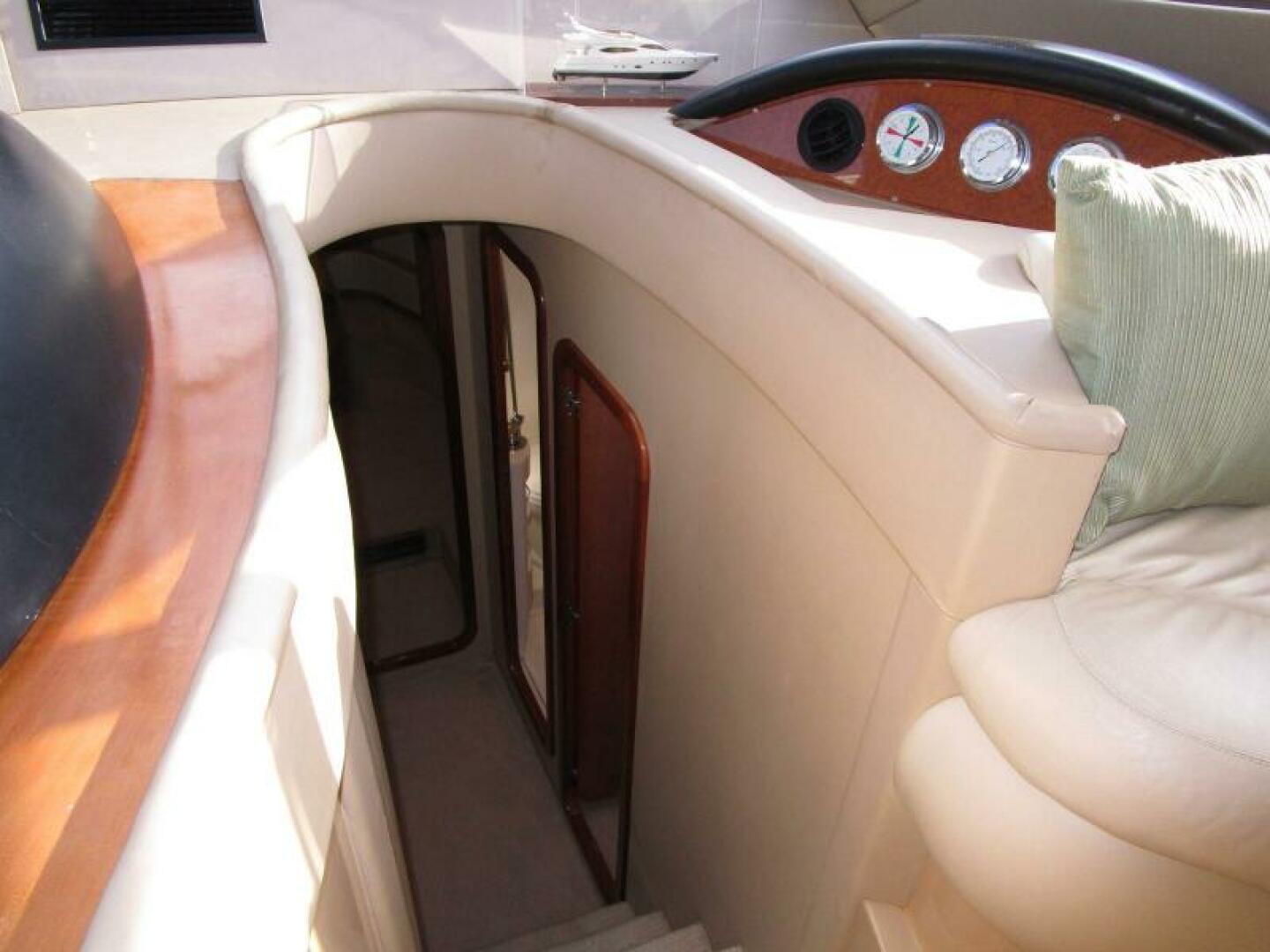 2003 Ferretti Yachts 590 Motor Yacht - Image 14