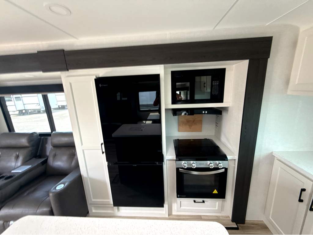 2027 VENTURE RV SPORTTREK 333VFK - Image 13