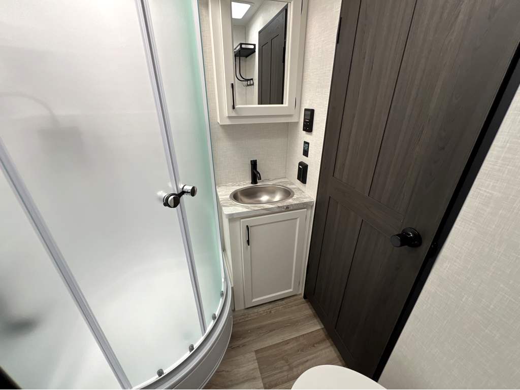 2026 VENTURE RV SPORTTREK 251VFK - Image 18