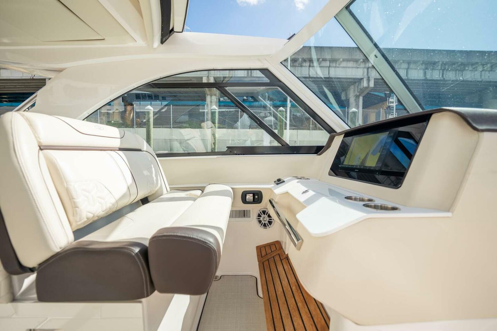 2022 Regal LX36 - Image 6