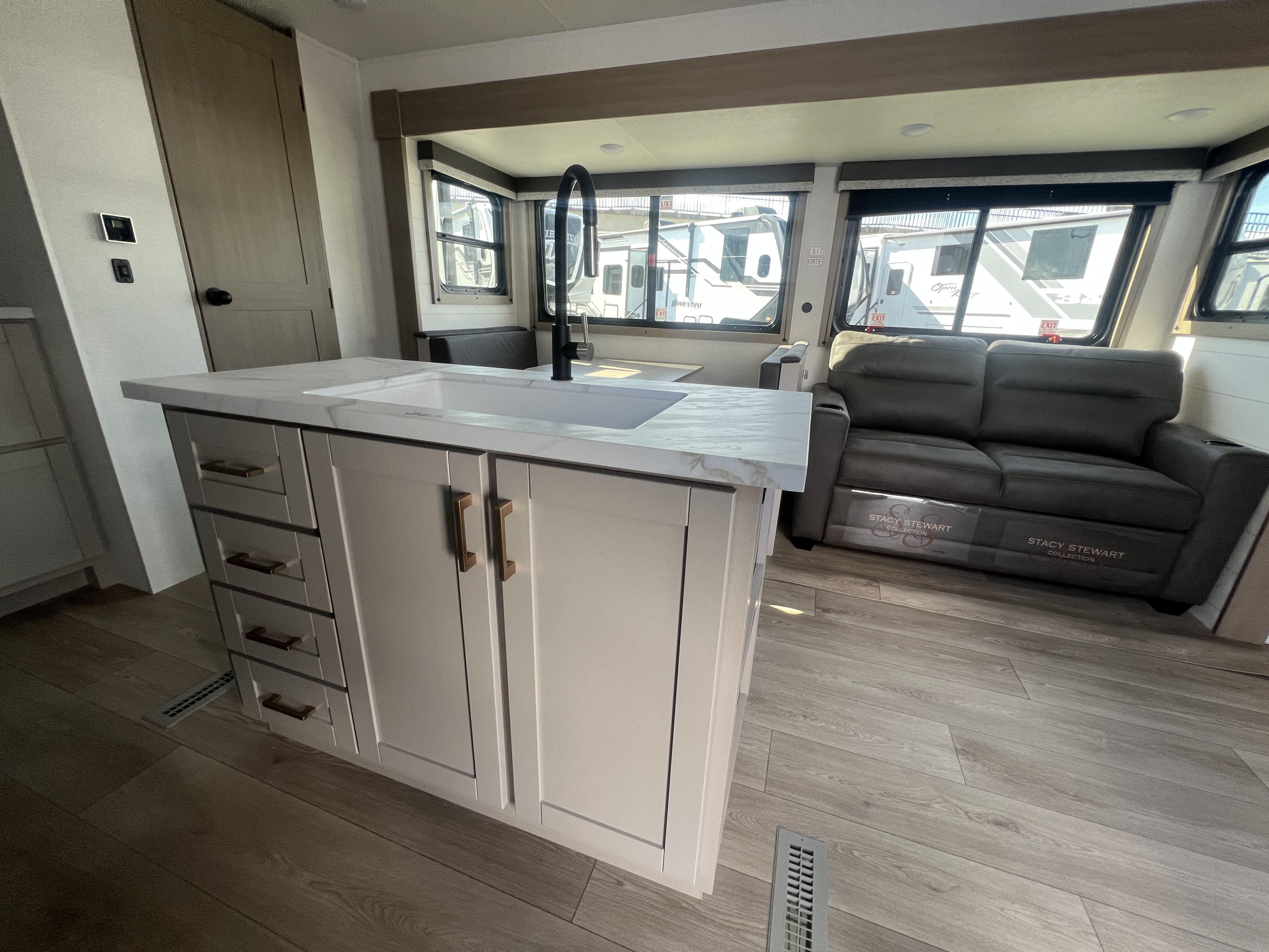 2027 Jayco Jay Flight SLX 333BTS - Image 17