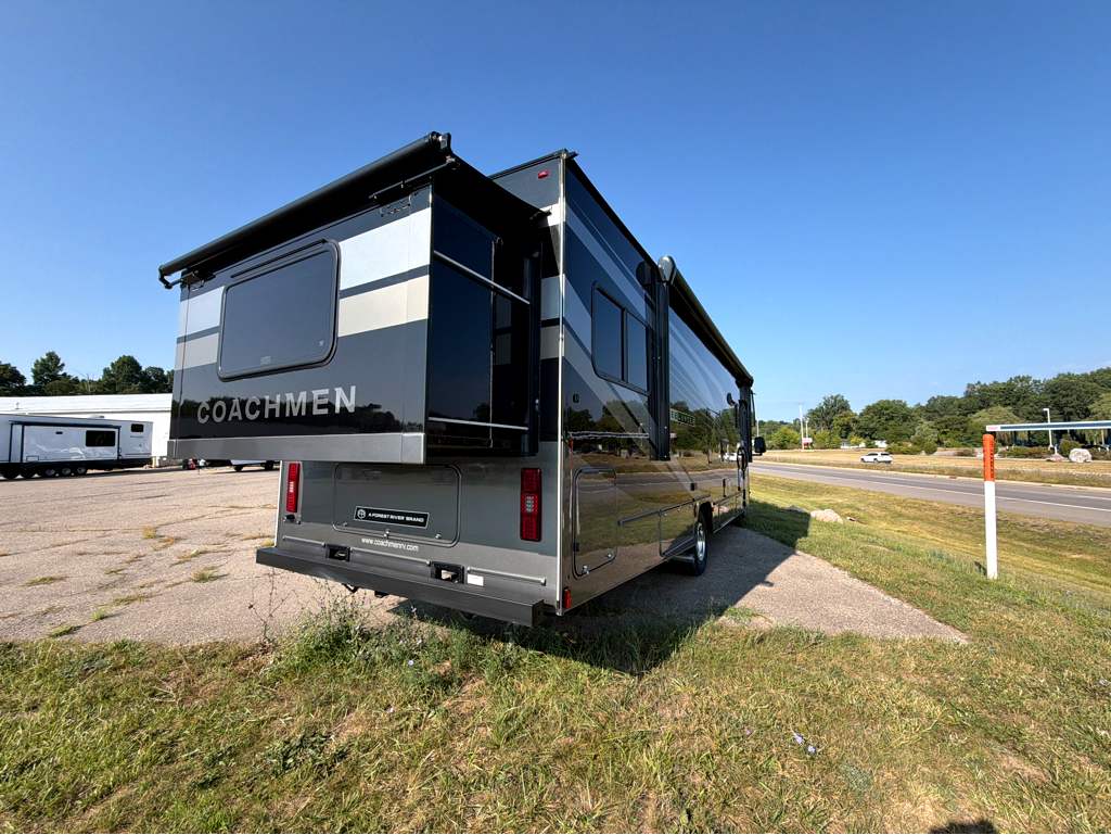 2027 Coachmen Freelander 30RS - Image 22