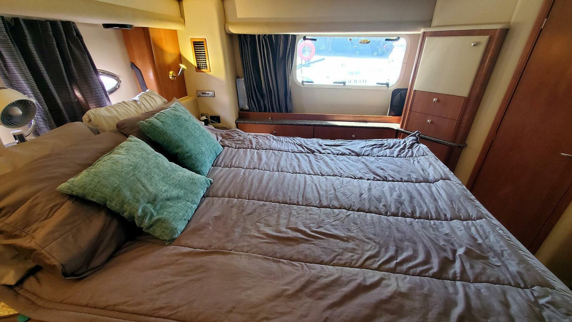 2004 Meridian 408 - Image 26