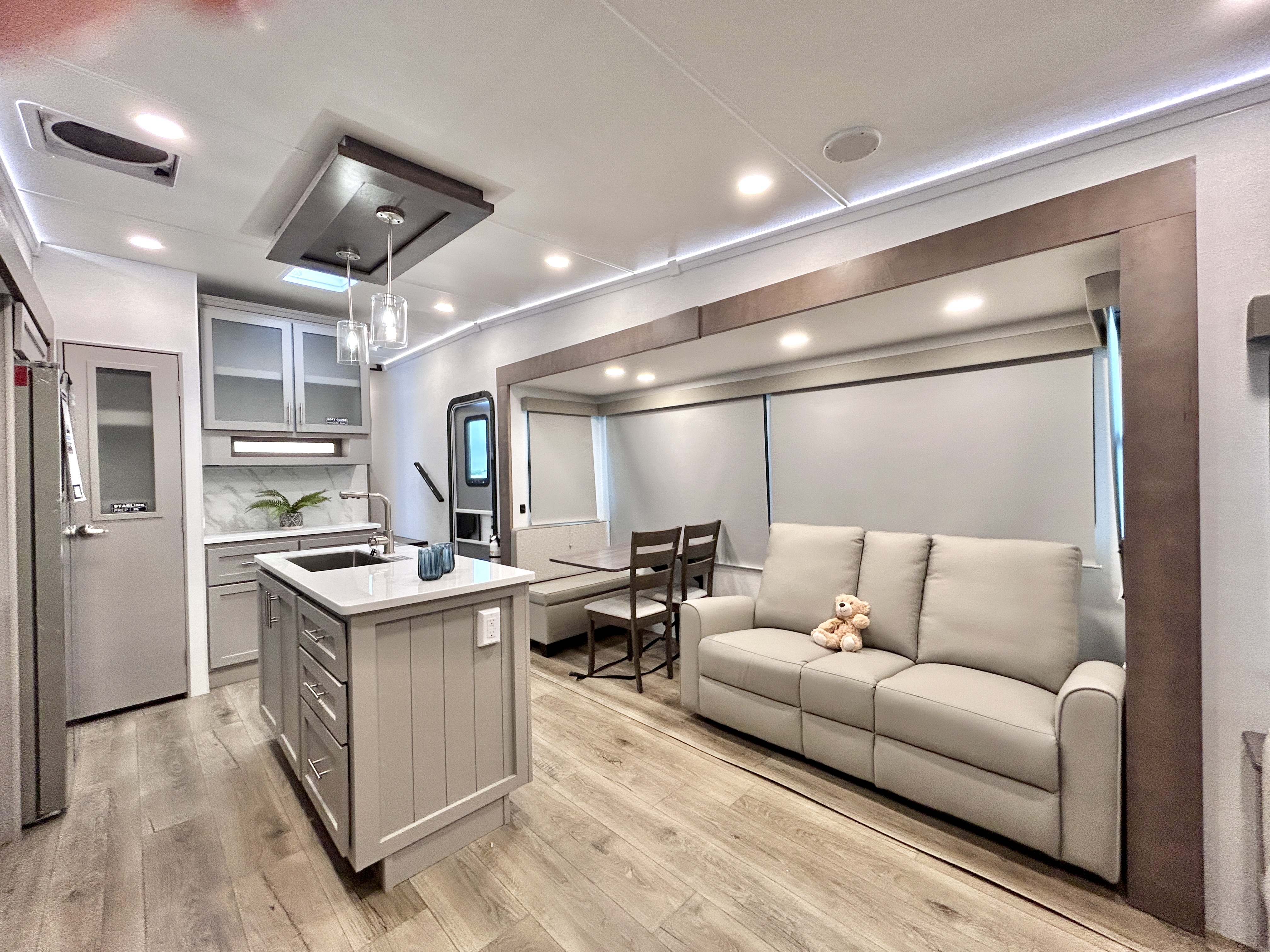 2026 Alliance RV Avenue 32RLS - Image 13