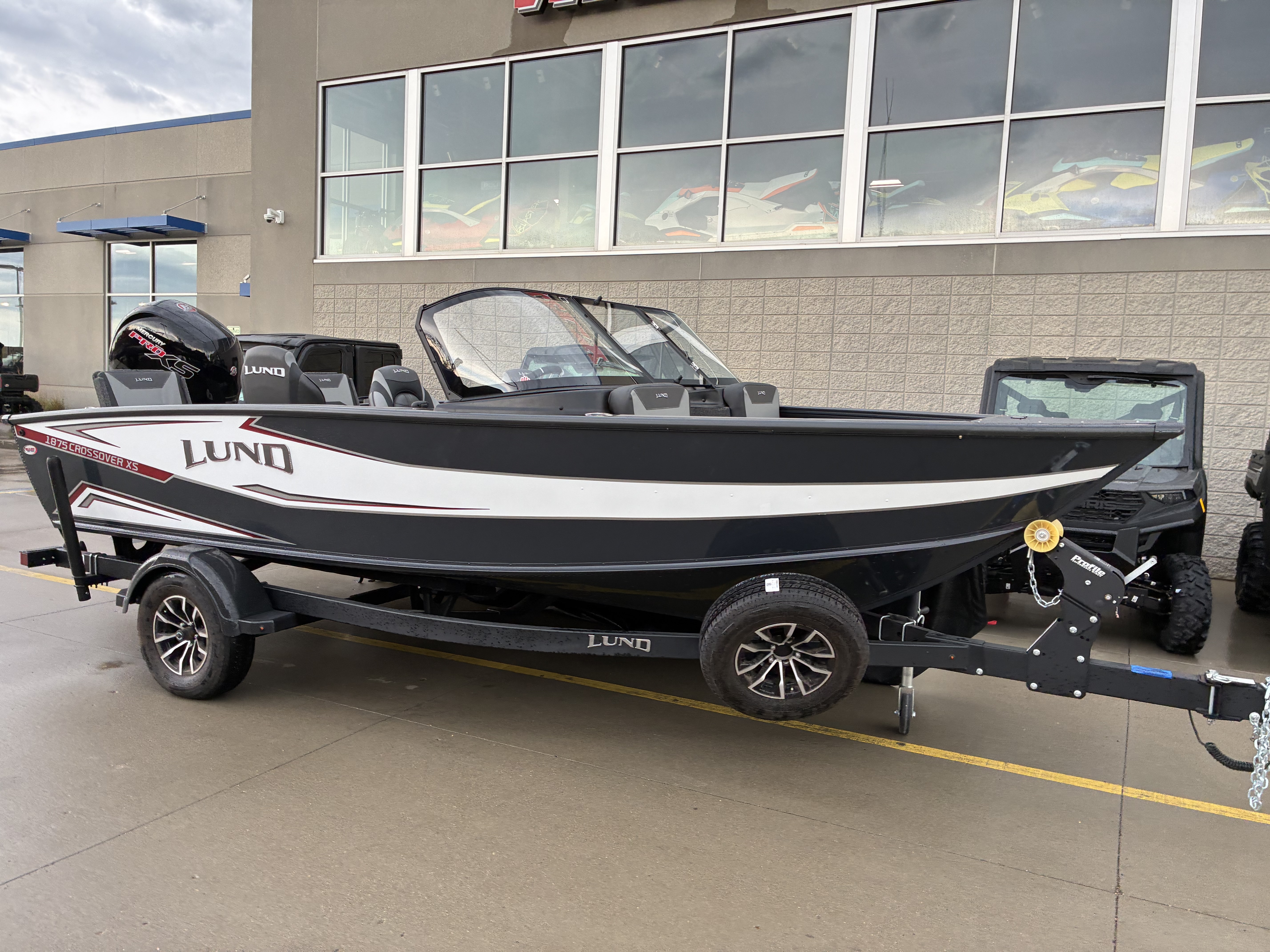 2026 Lund 1875 Crossover XS - Image 2