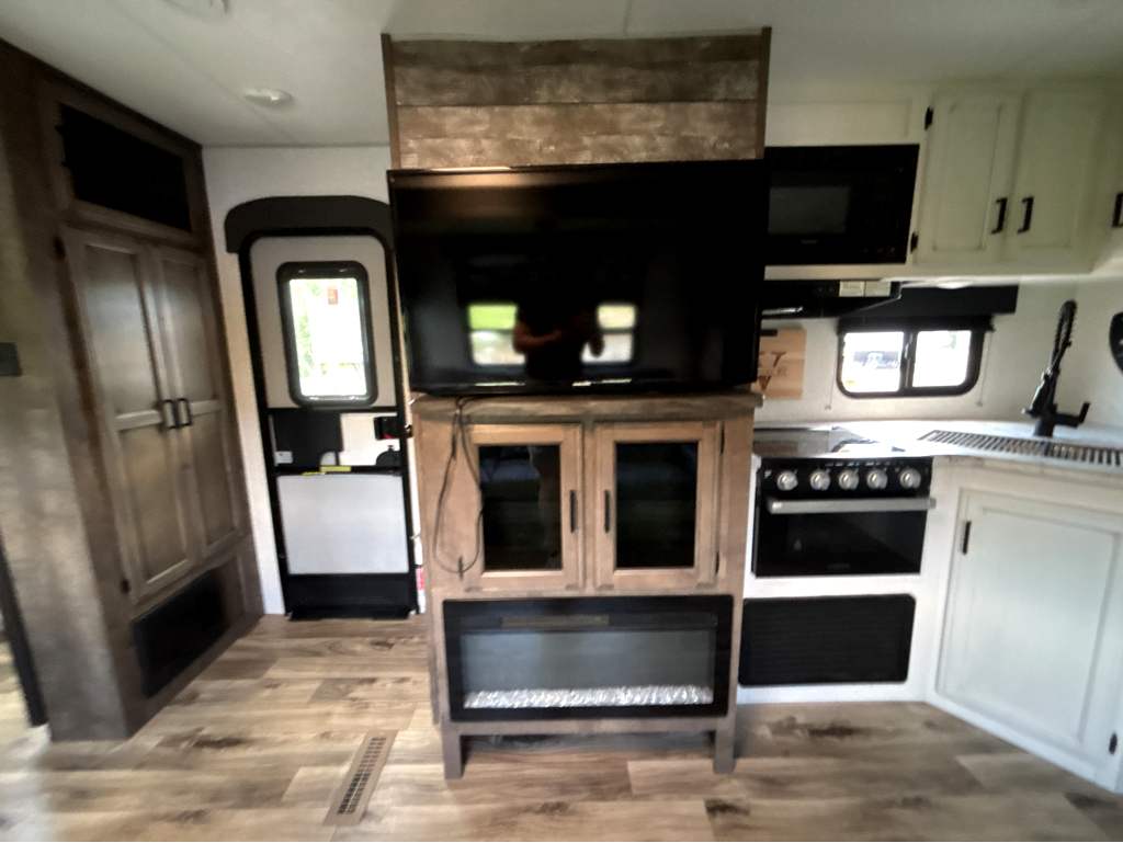 2022 VENTURE RV SPORTTREK 241VMS - Image 10