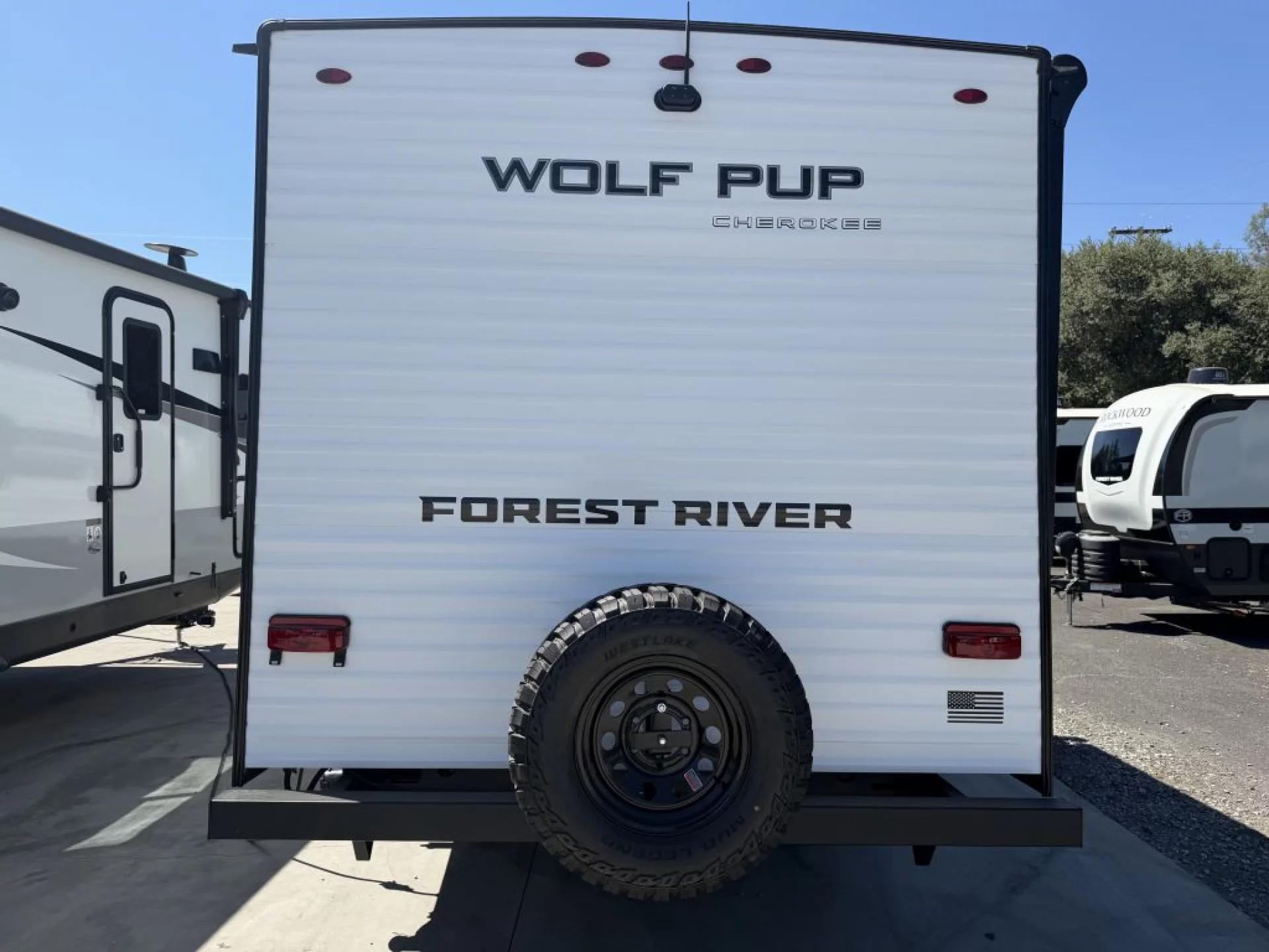2027 FOREST RIVER CHEROKEE WOLF PUP 16FQW - Image 5