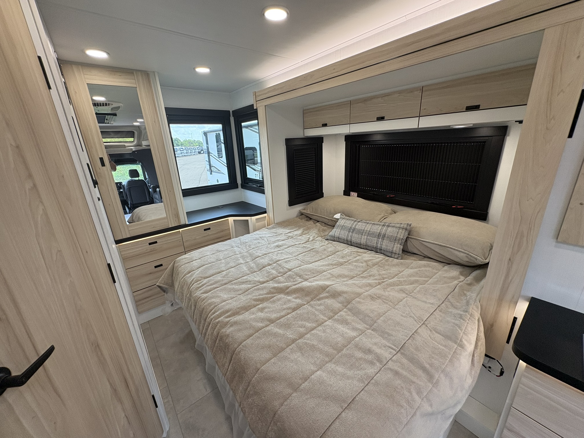 2027 JAYCO MELBOURNE PRESTIGE 25LP - Image 36