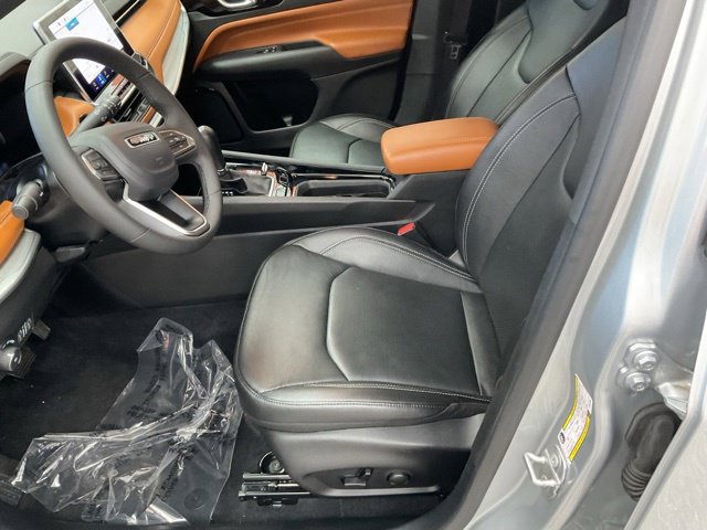 2025 Jeep Compass Limited 4x4 - Image 13