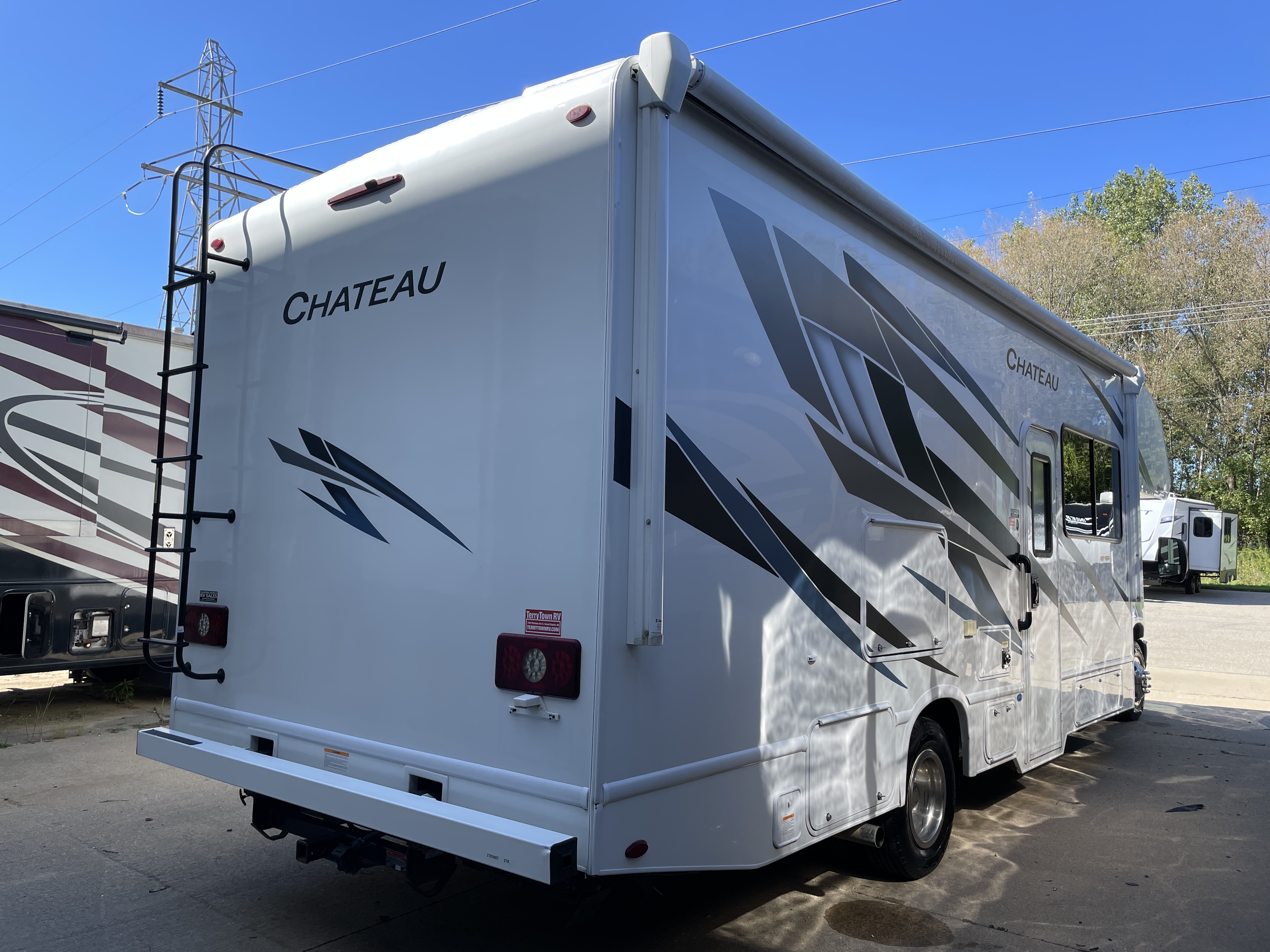2024 Thor Motor Coach Chateau 27R - Image 5