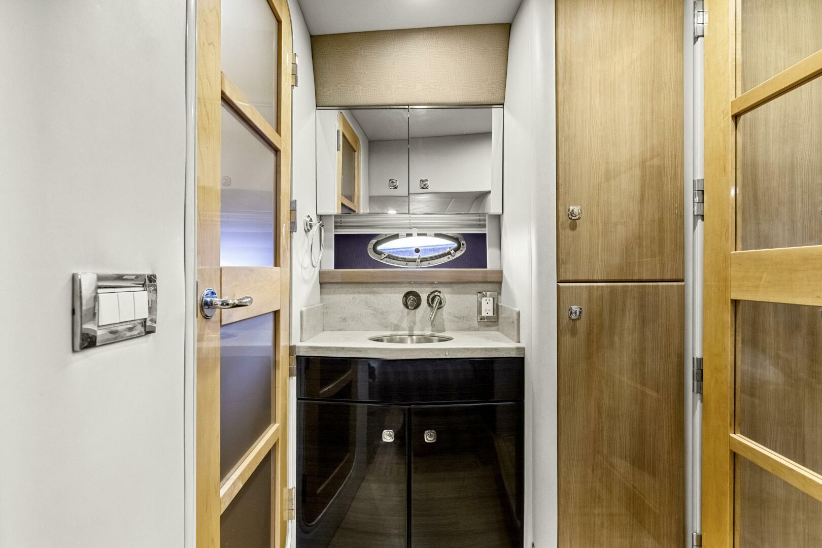2016 Formula 45 Yacht - Image 38